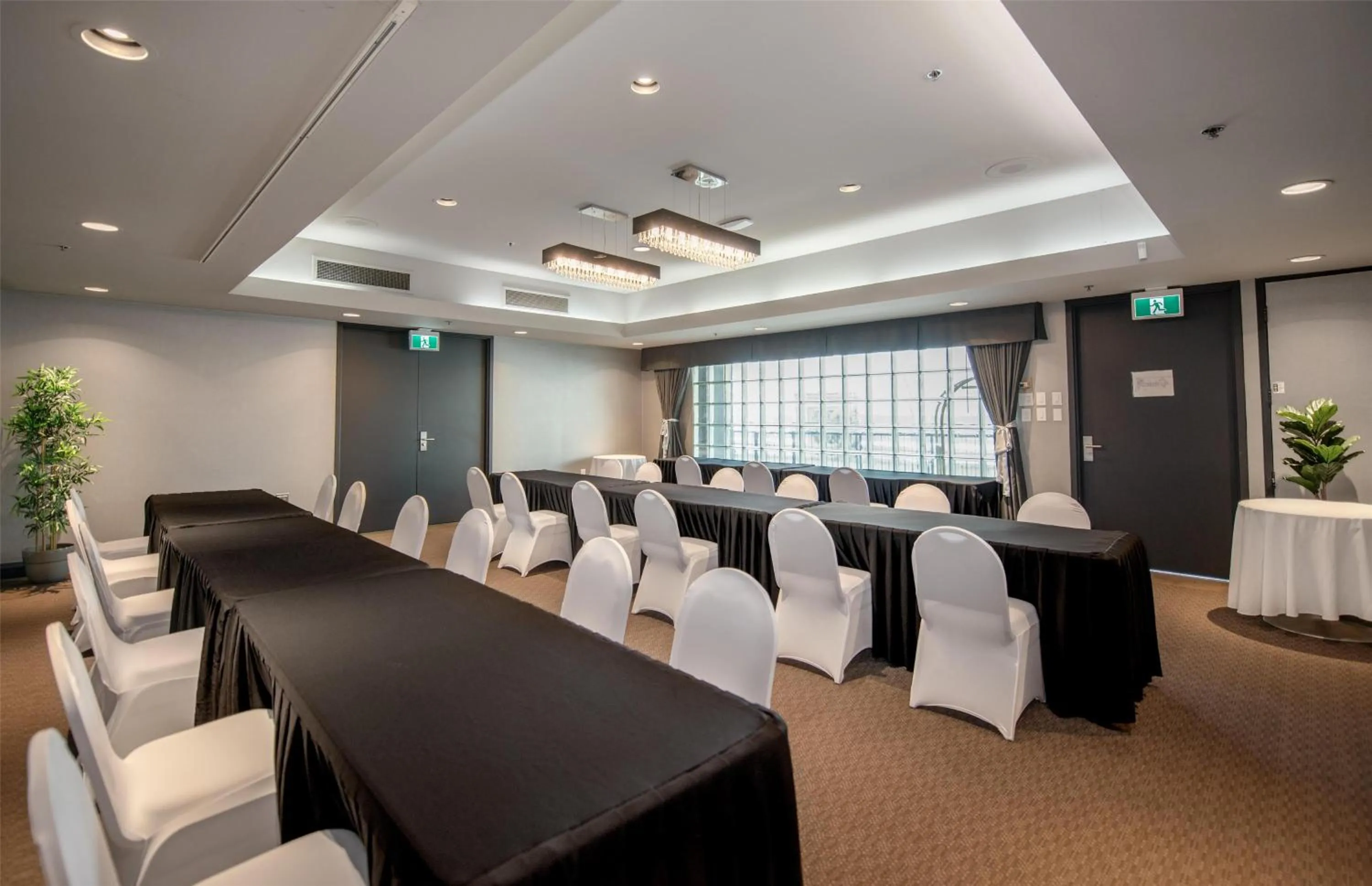 Meeting/conference room in Coast Lonsdale Quay Hotel