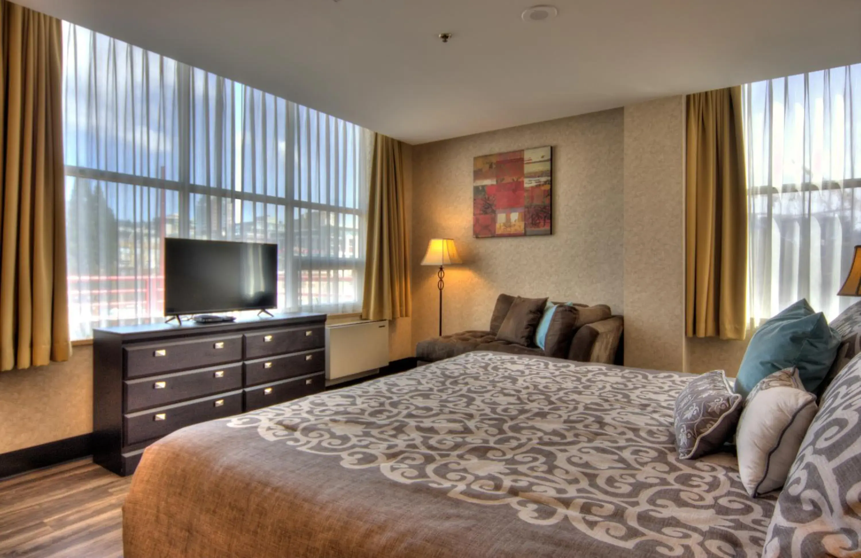 Standard King Room, Pet-Friendly in Coast Lonsdale Quay Hotel Standard King Room, Pet-Friendly in Coast Lonsdale Quay Hotel