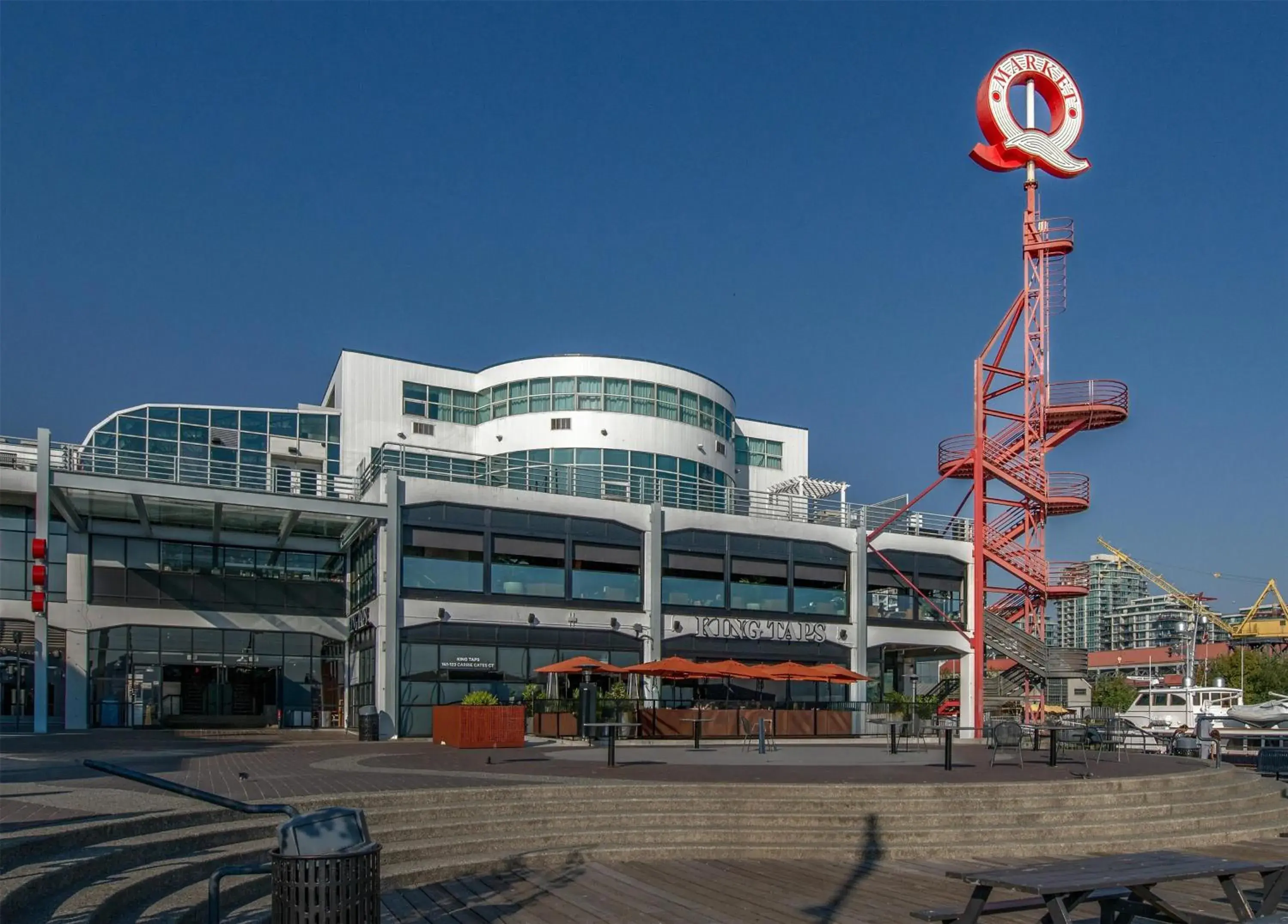 Property building in Coast Lonsdale Quay Hotel Property building in Coast Lonsdale Quay Hotel