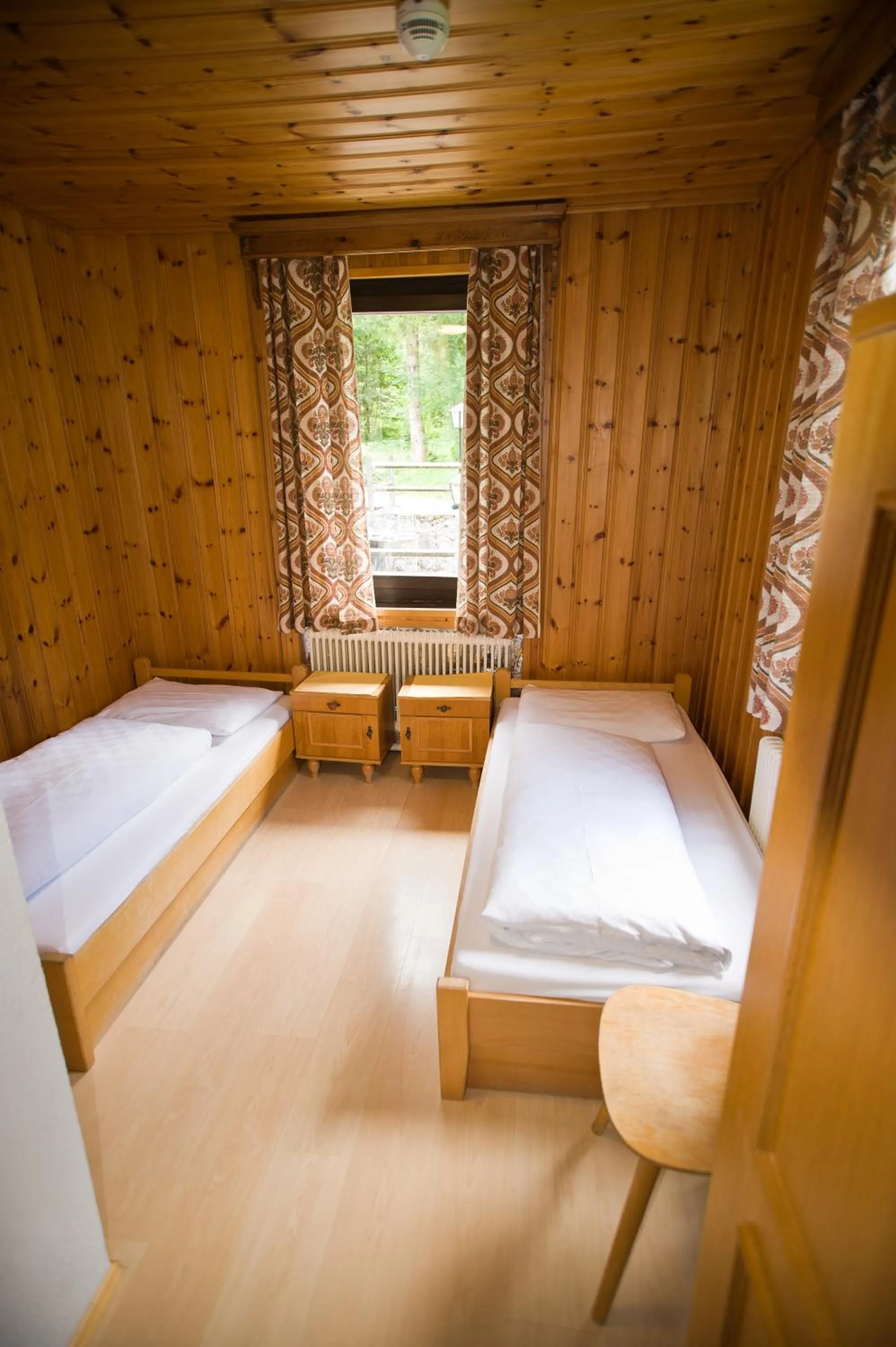 Photo of the whole room, Bed in Jugendgästehaus Gosauschmied
