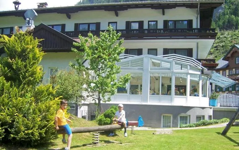 Facade/entrance in Jugendgästehaus Gosauschmied