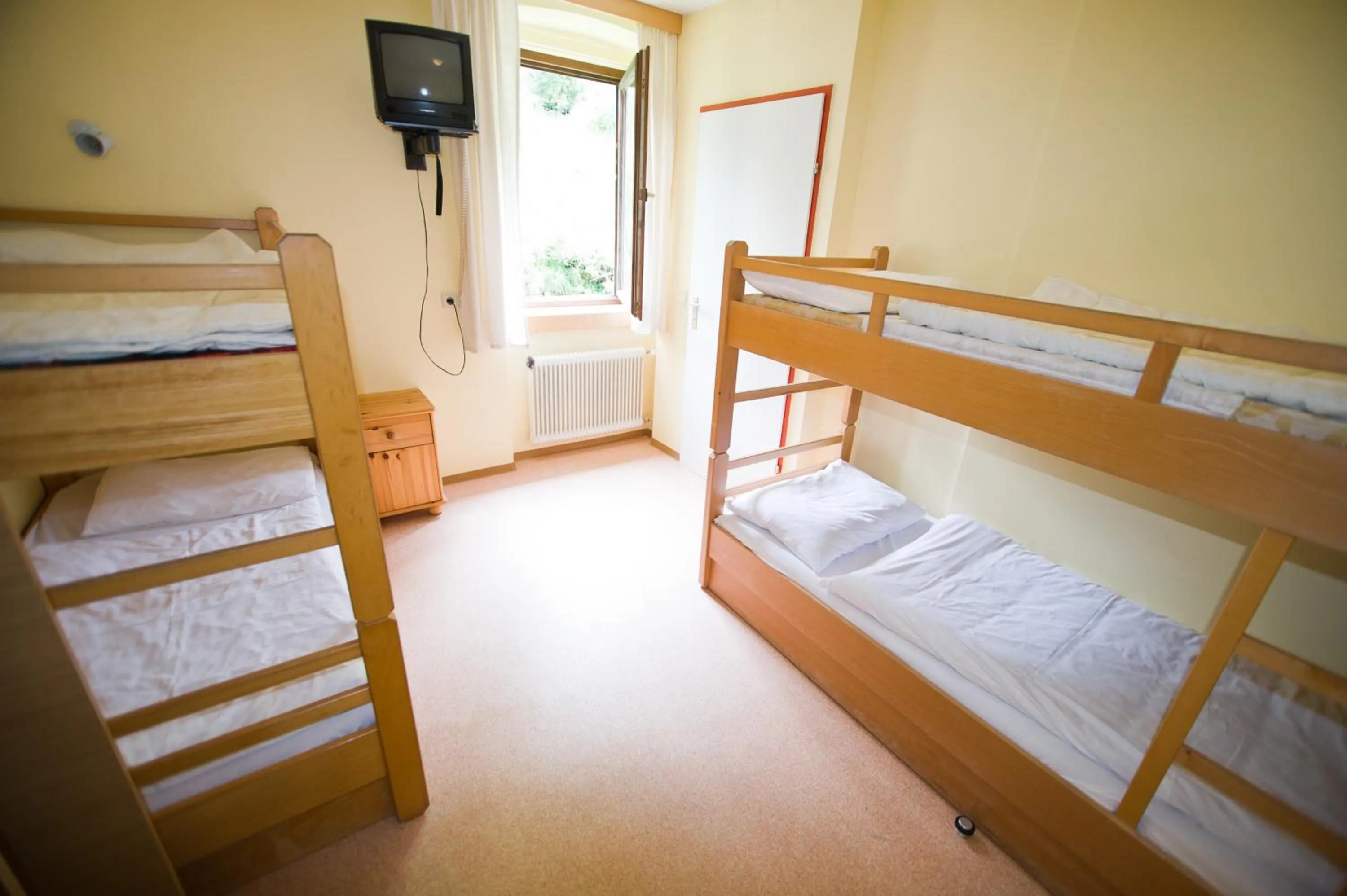 Photo of the whole room, Bed in Jugendgästehaus Gosauschmied