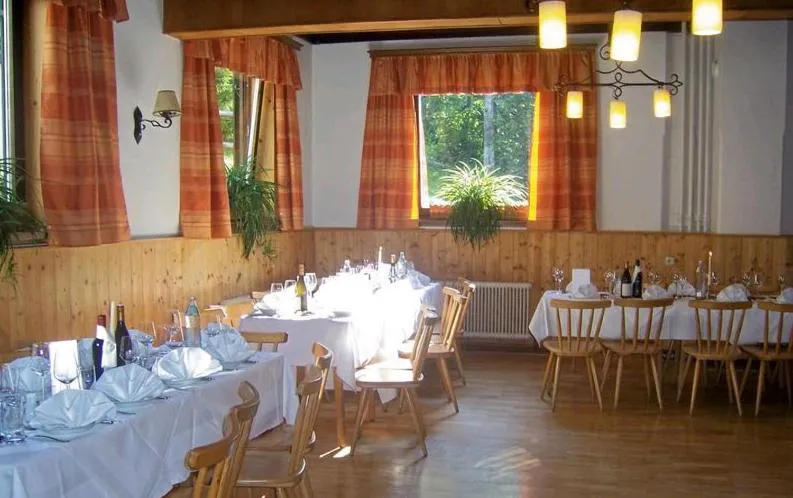 Restaurant/places to eat in Jugendgästehaus Gosauschmied