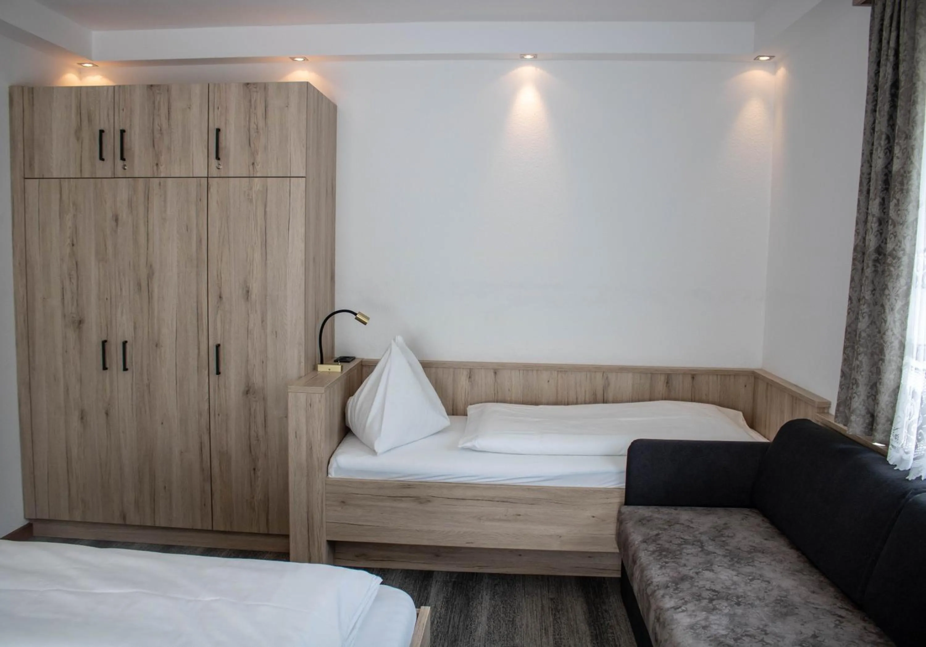 Photo of the whole room, Bed in Gasthof Gosauschmied