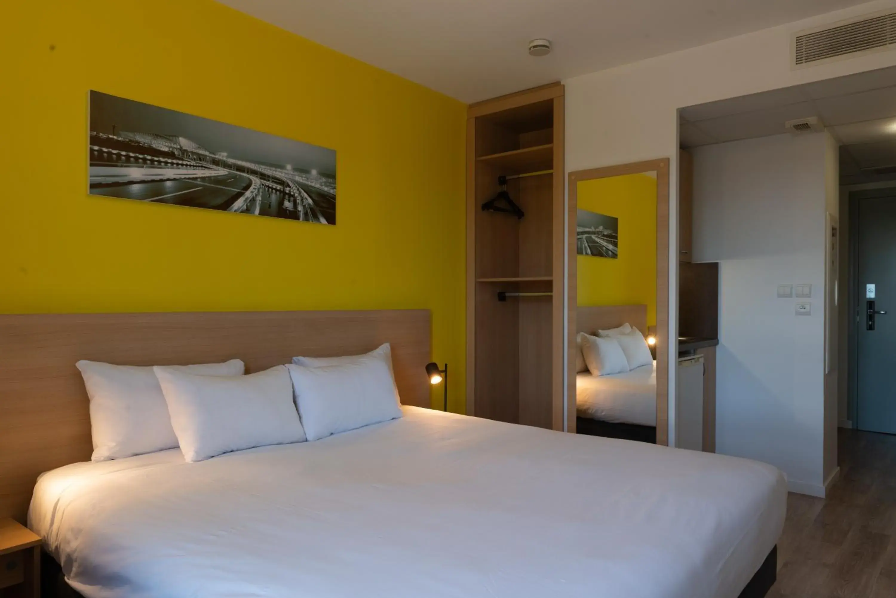 Bed in EastLodge Lyon Est Eurexpo Bed in EastLodge Lyon Est Eurexpo