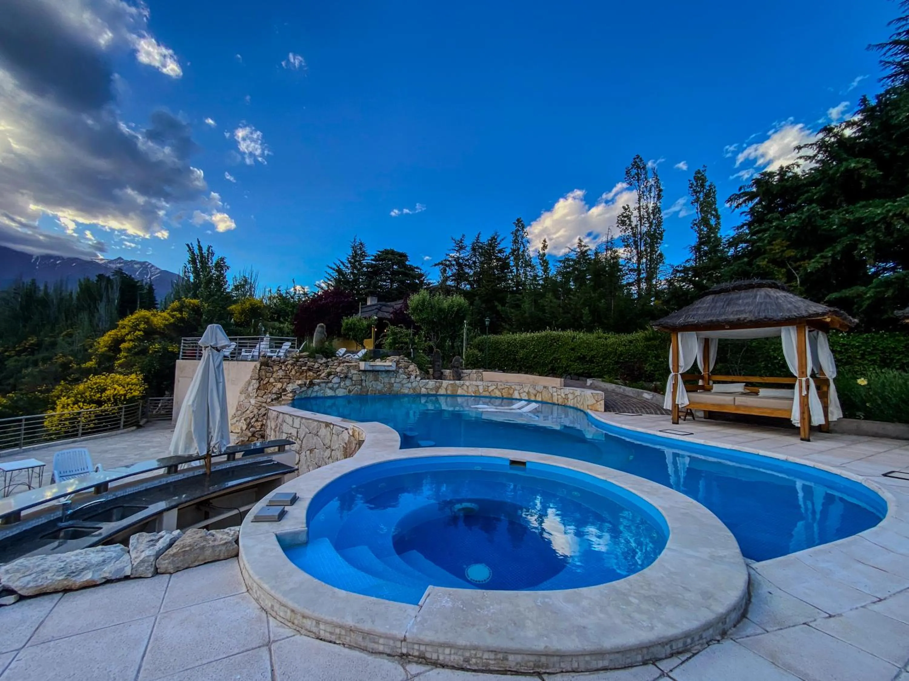 Swimming pool in El Carmelo Mountain Lodge