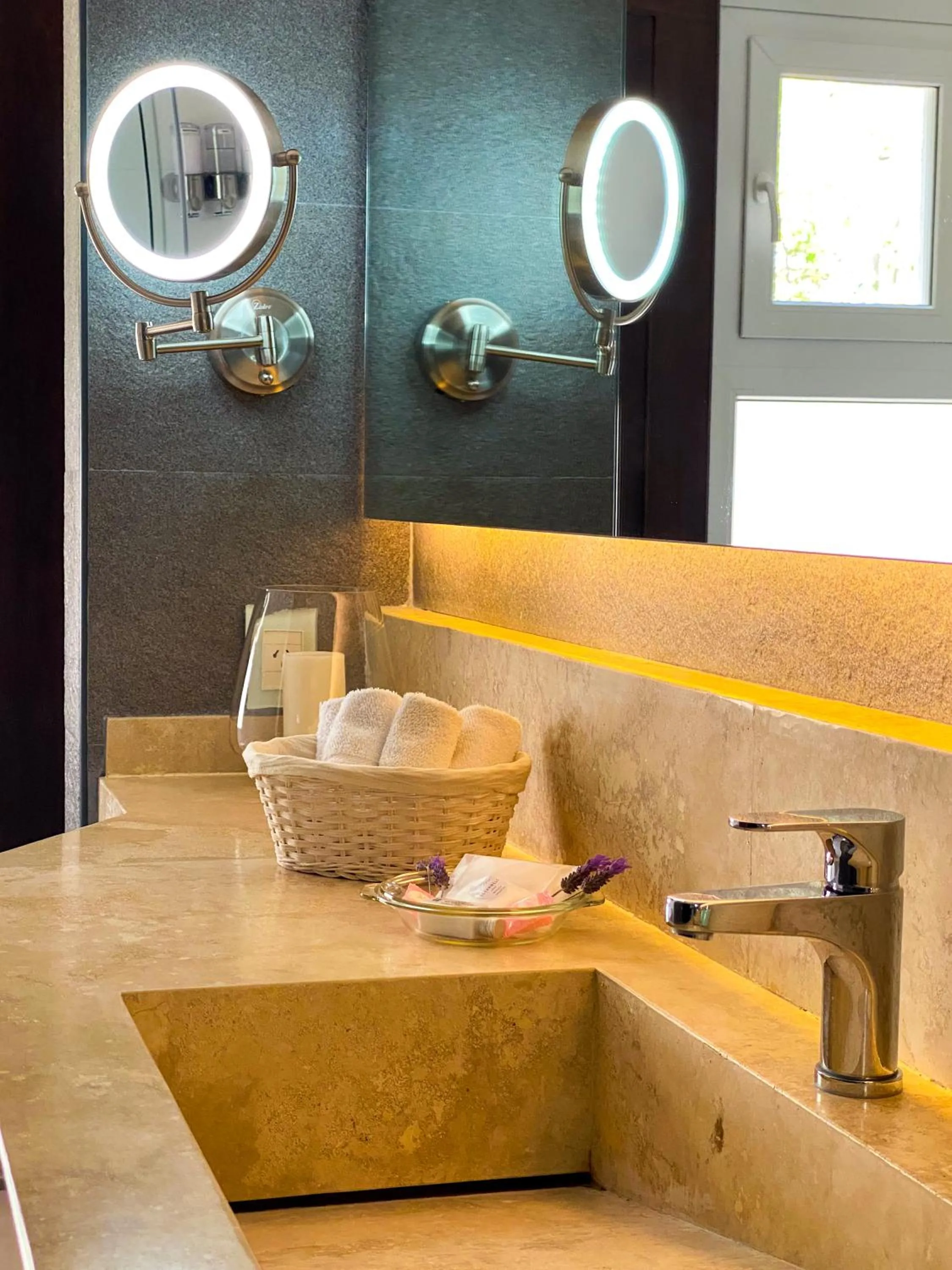 Bathroom in El Carmelo Mountain Lodge