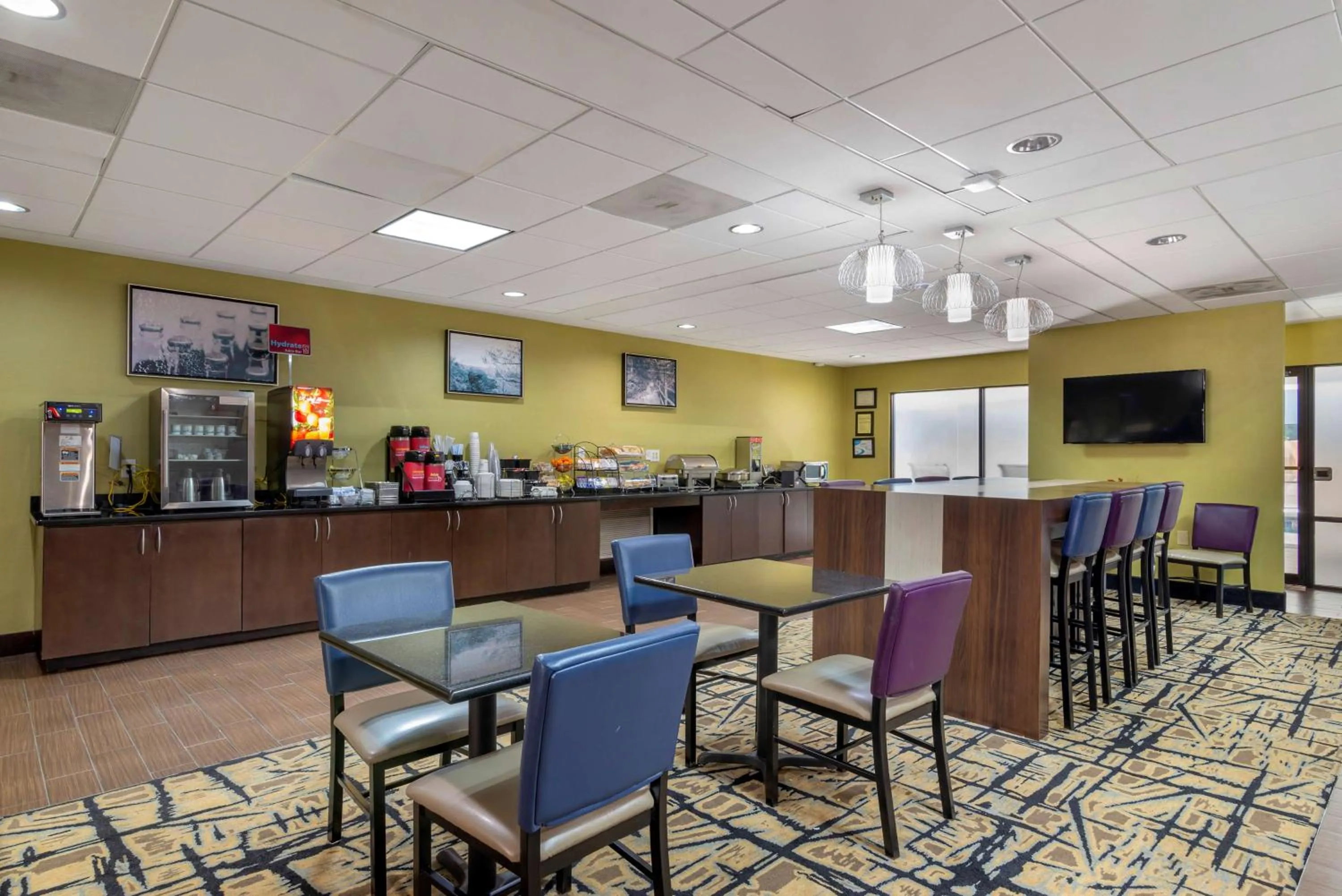 Breakfast in Best Western Plus McDonough Inn & Suites