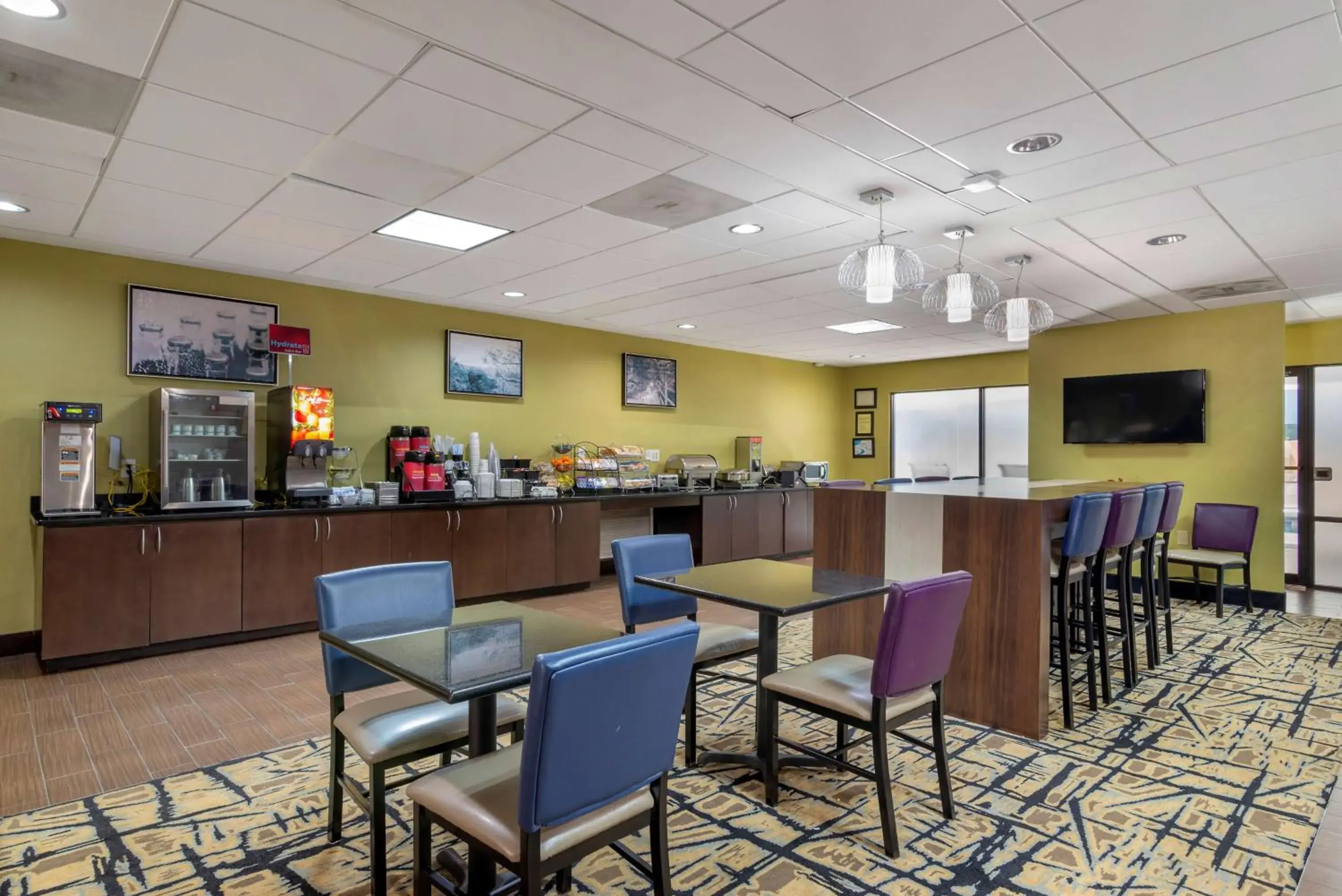 Breakfast in Best Western Plus McDonough Inn & Suites Breakfast in Best Western Plus McDonough Inn & Suites