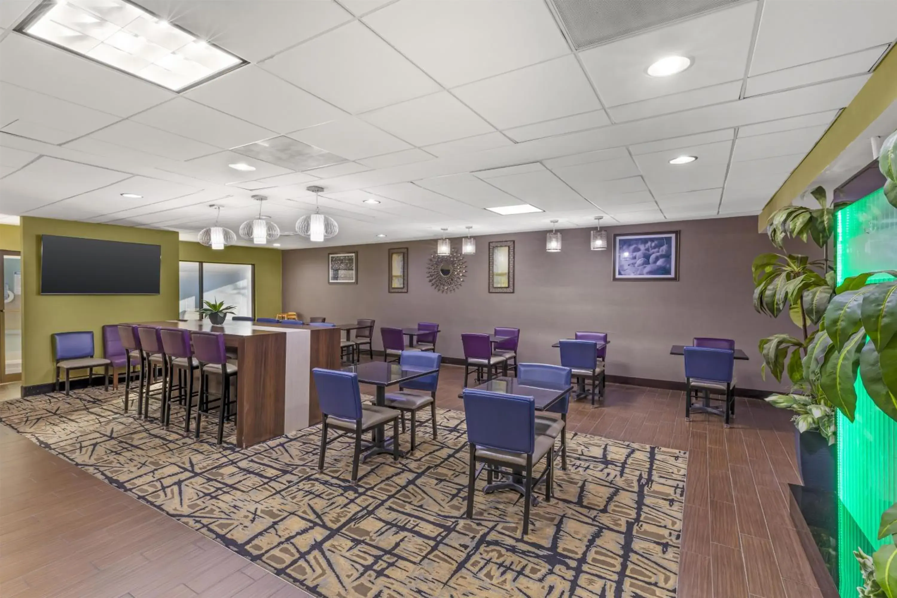 Breakfast in Best Western Plus McDonough Inn & Suites Breakfast in Best Western Plus McDonough Inn & Suites