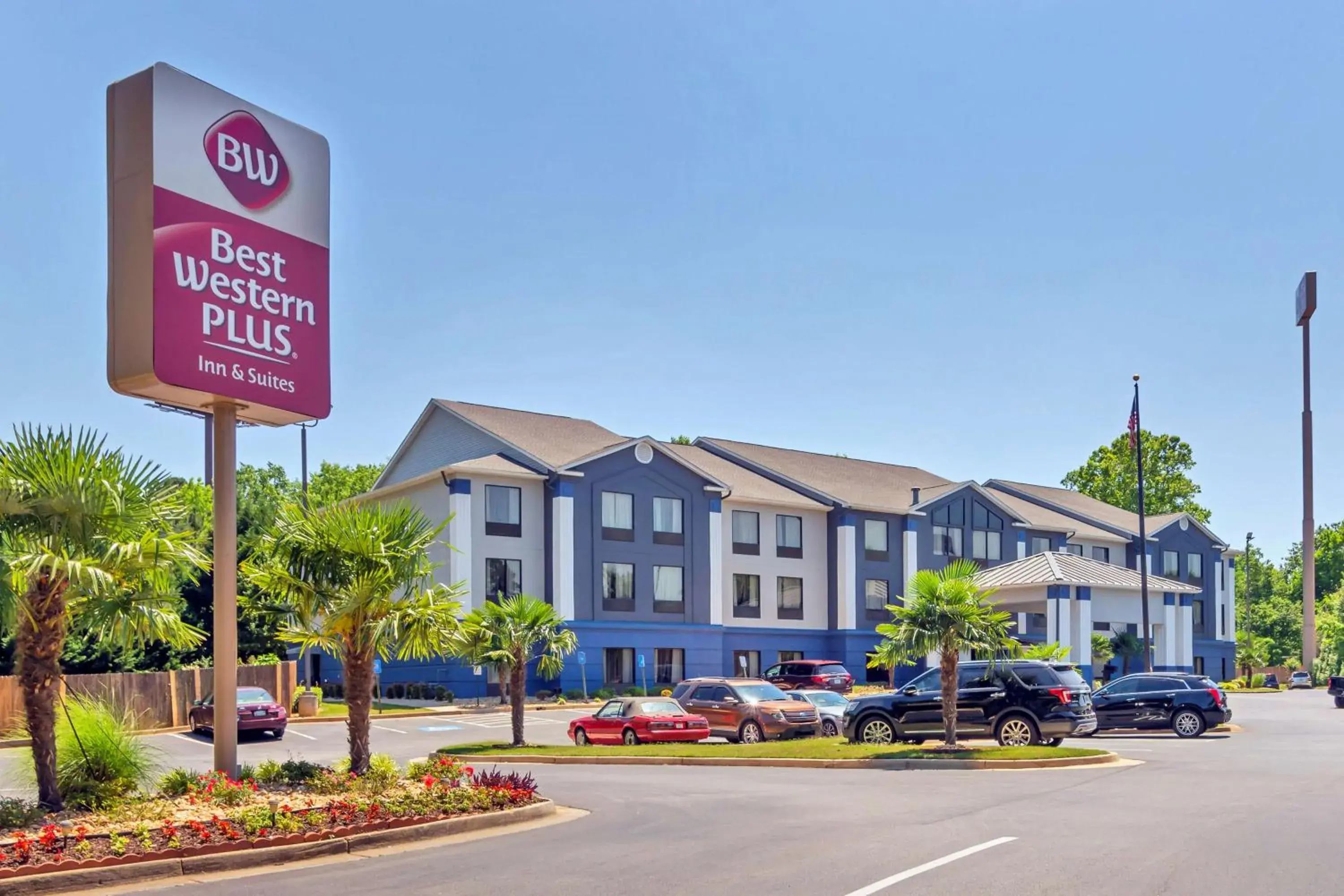 Property building in Best Western Plus McDonough Inn & Suites Property building in Best Western Plus McDonough Inn & Suites