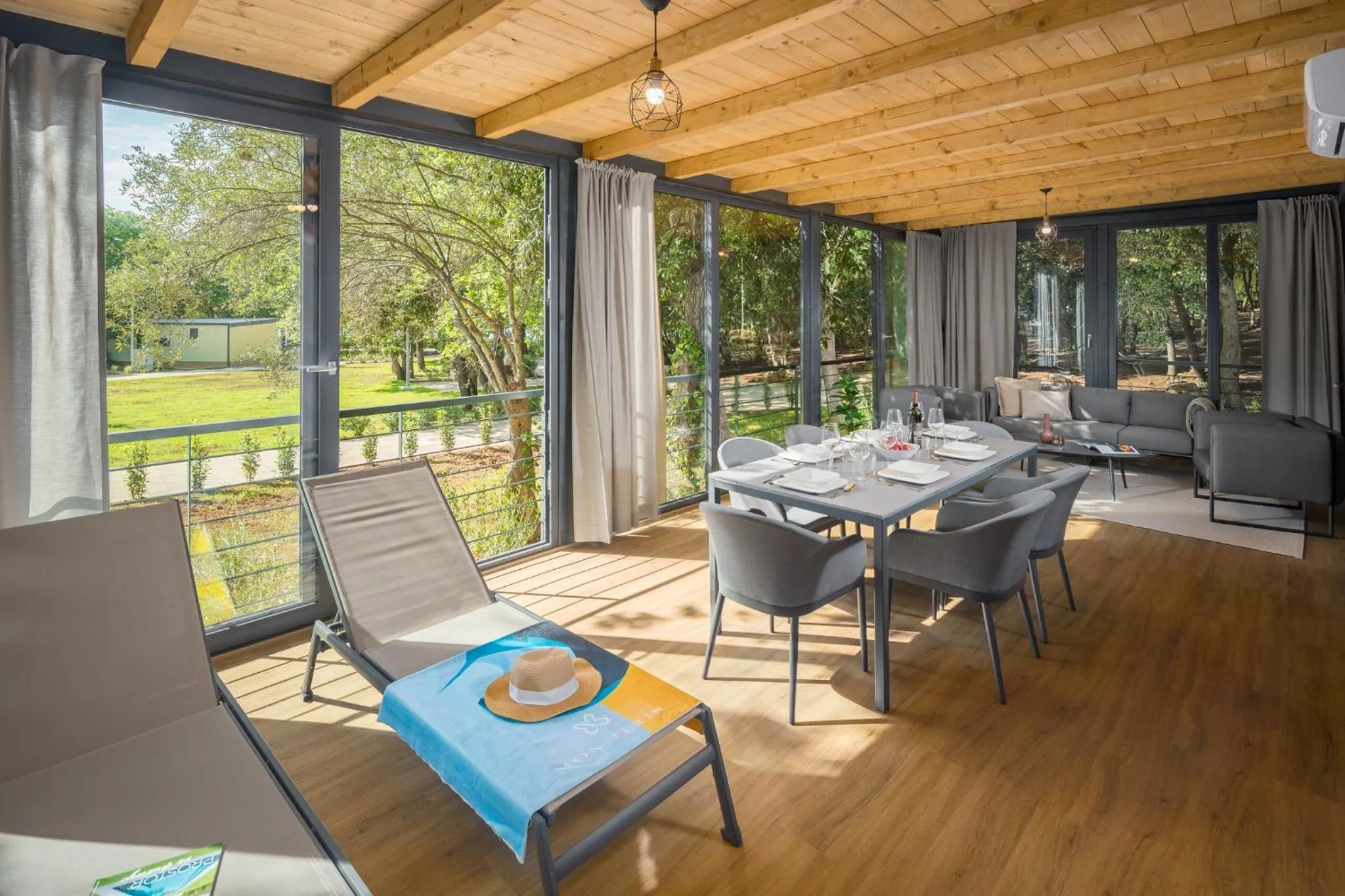 Day in Camping Homes Mon Perin