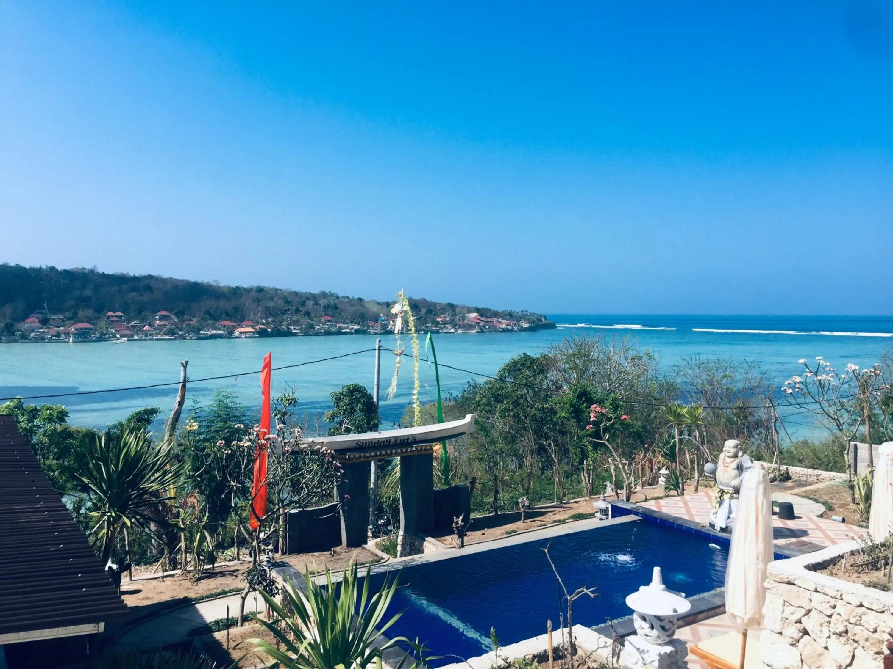 Sea view in Sunday Huts Lembongan