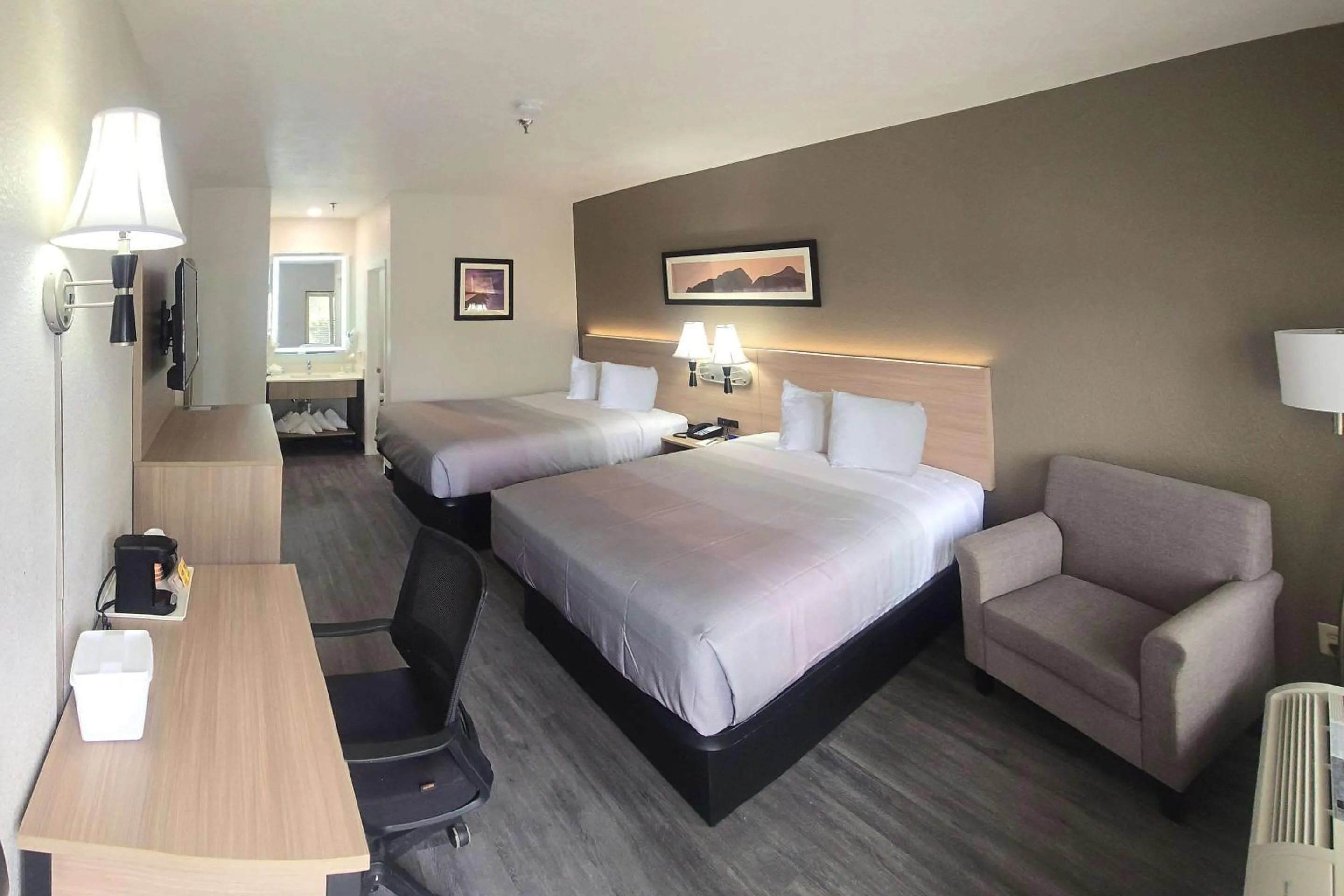 Bedroom, Bed in Quality Inn & Suites Sunport Airport Albuquerque