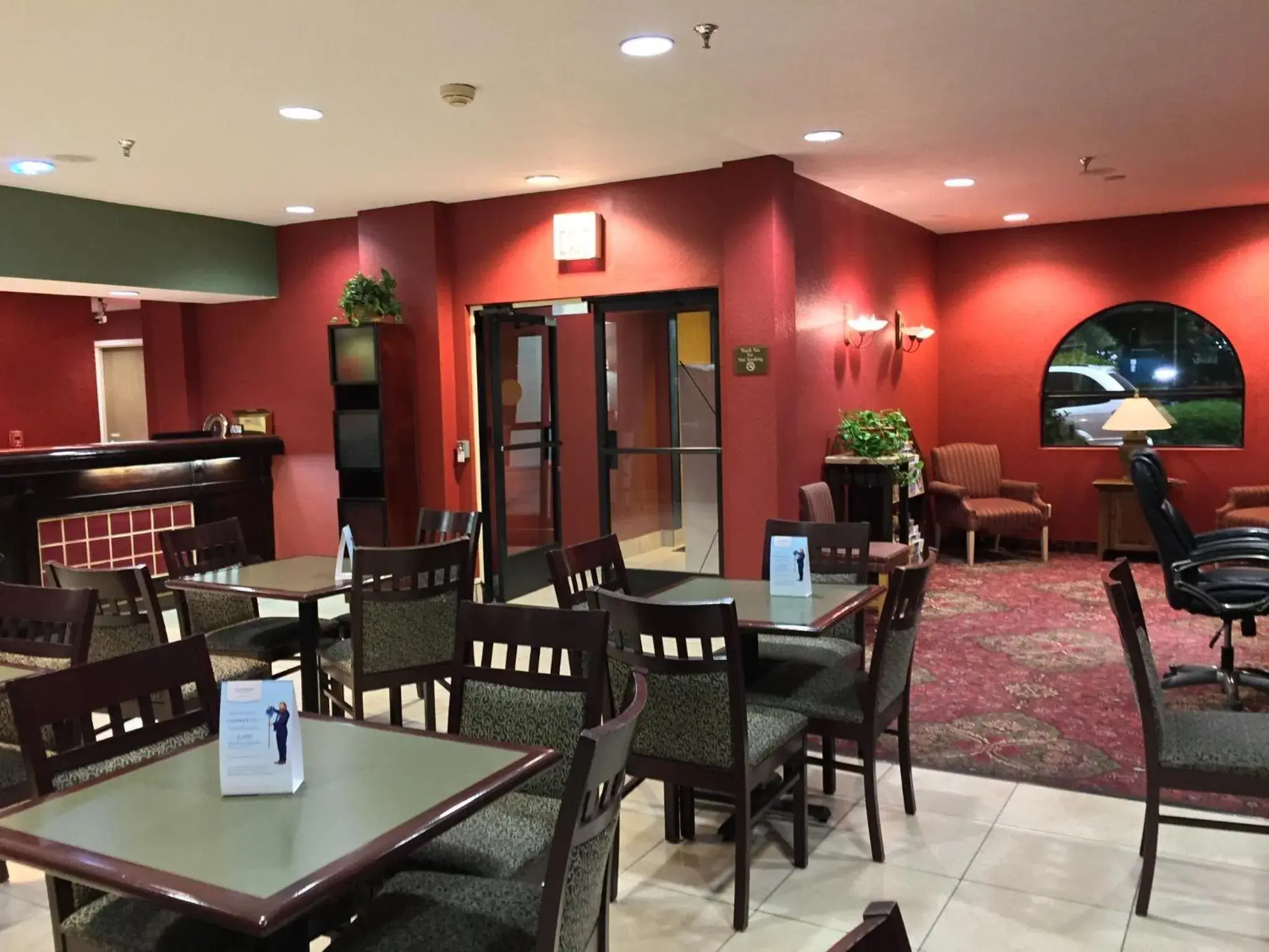 Lobby or reception, Restaurant/Places to Eat in Super 8 by Wyndham Albuquerque Airport