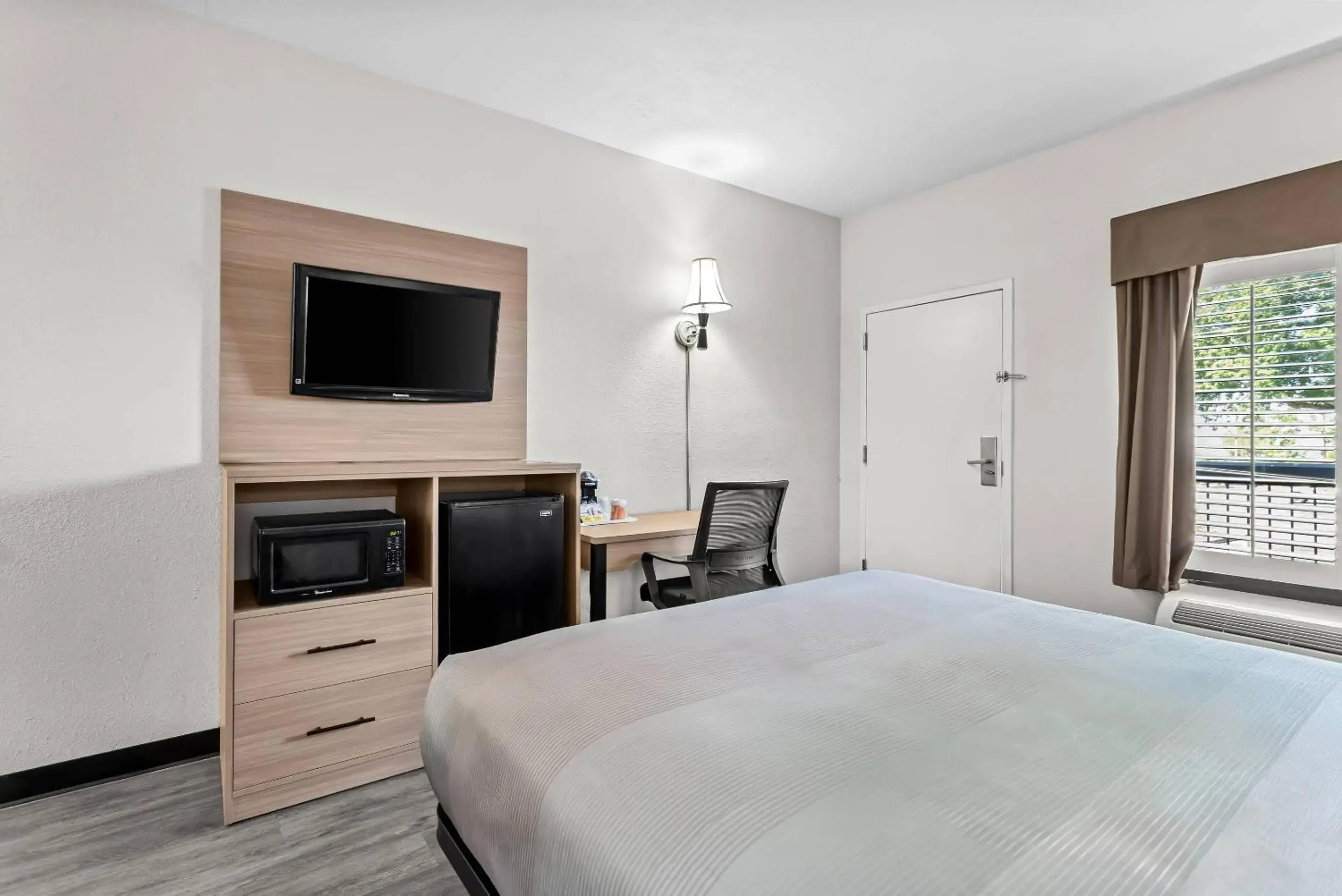 Bedroom, Bed in Quality Inn & Suites Albuquerque South Valley Area Bedroom, Bed in Quality Inn & Suites Albuquerque South Valley Area