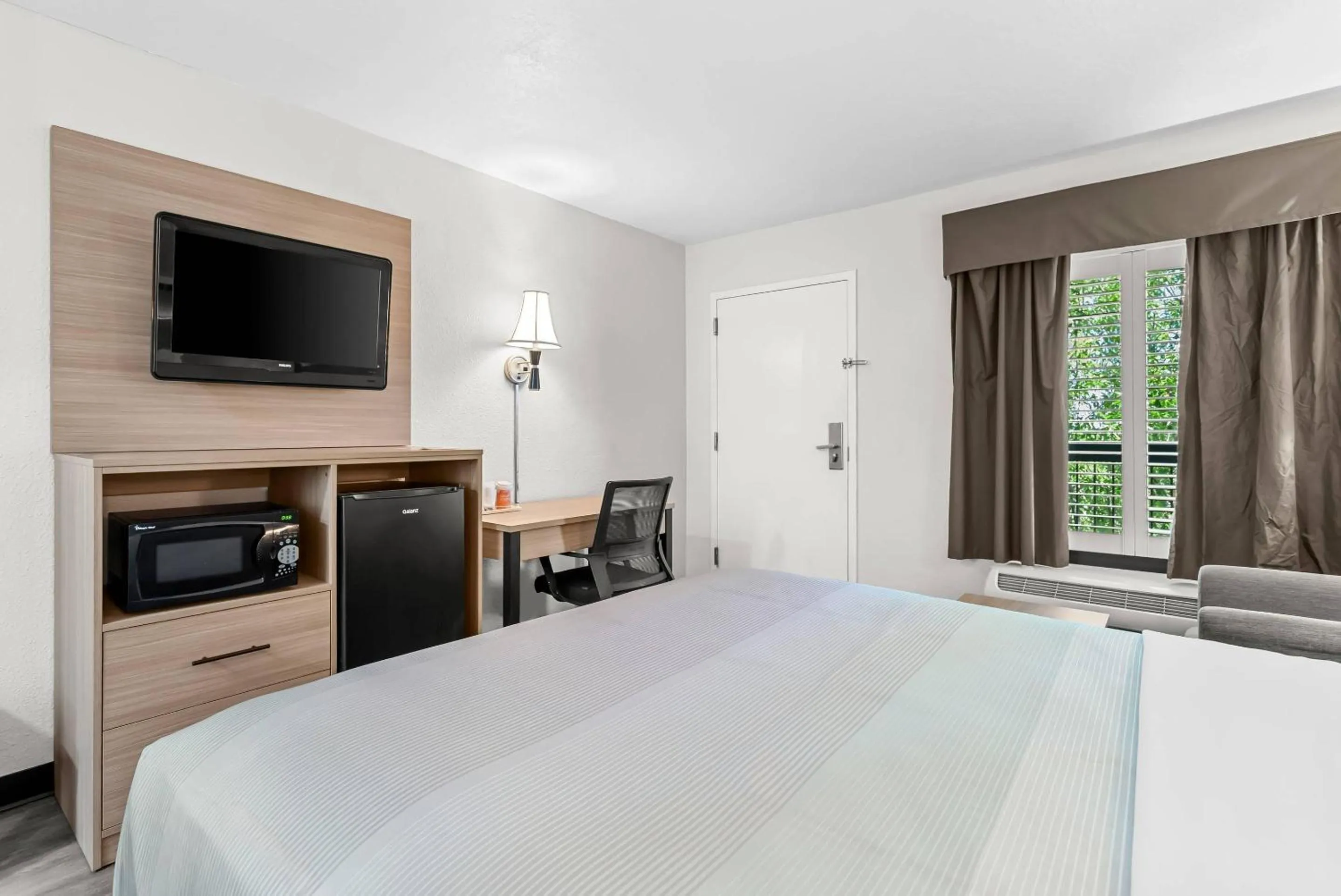 Bedroom, Bed in Quality Inn & Suites Sunport Airport Albuquerque