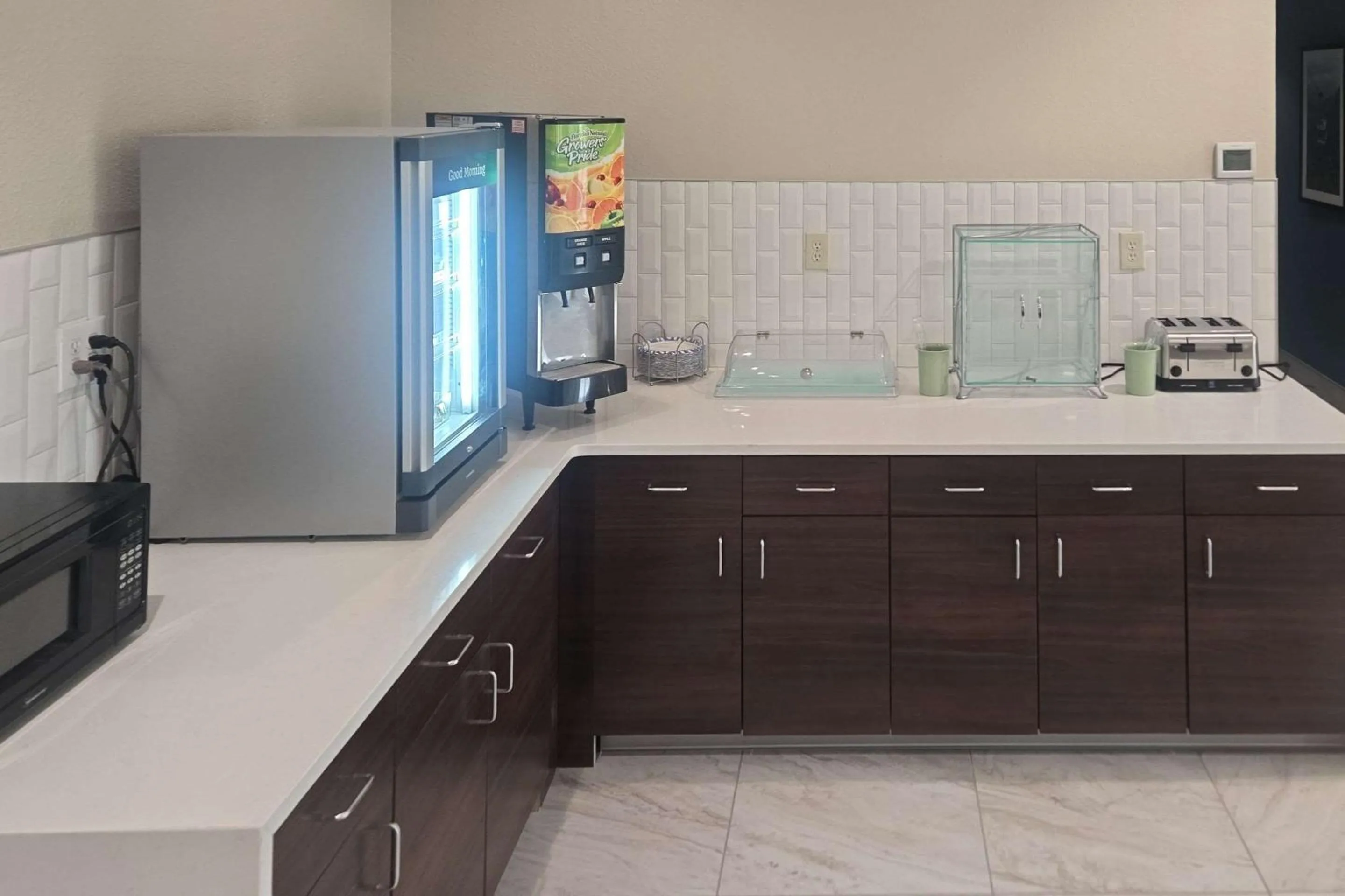 Breakfast in Super 8 by Wyndham Albuquerque Airport