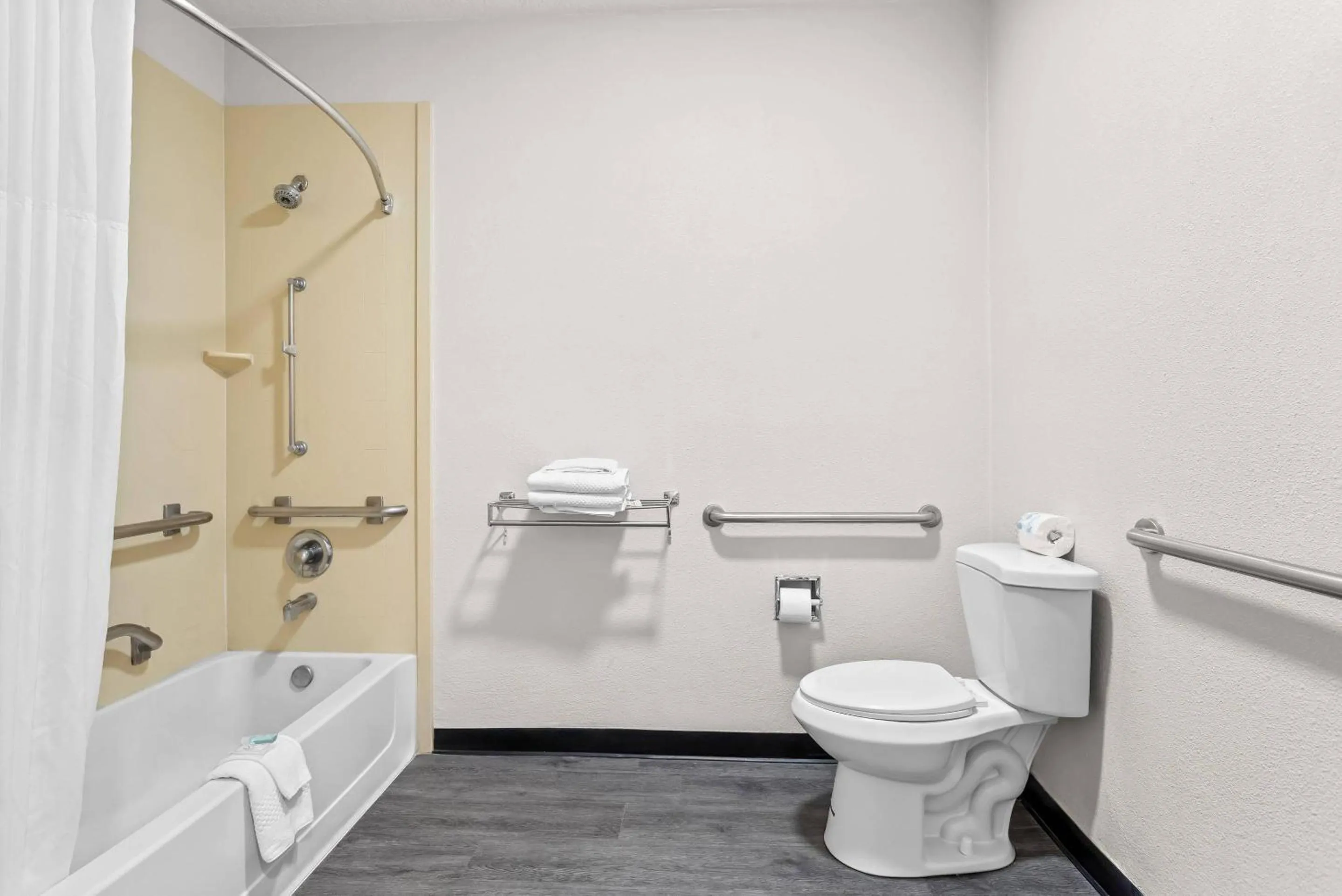 Bedroom in Quality Inn & Suites Sunport Airport Albuquerque