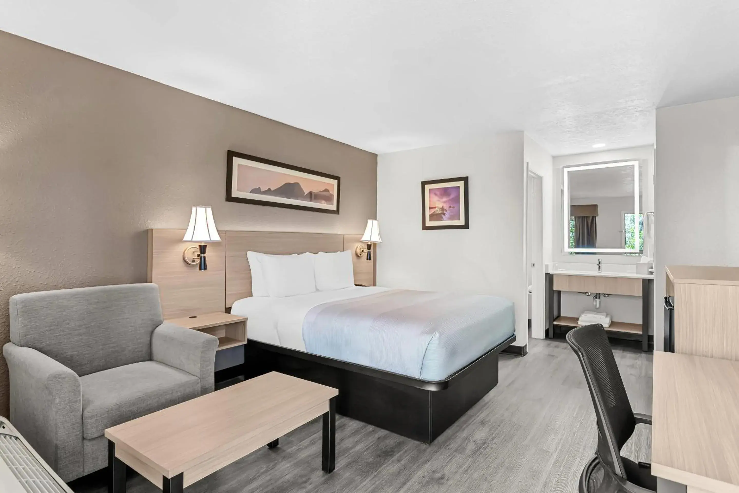 Bedroom, Bed in Quality Inn & Suites Albuquerque South Valley Area Bedroom, Bed in Quality Inn & Suites Albuquerque South Valley Area