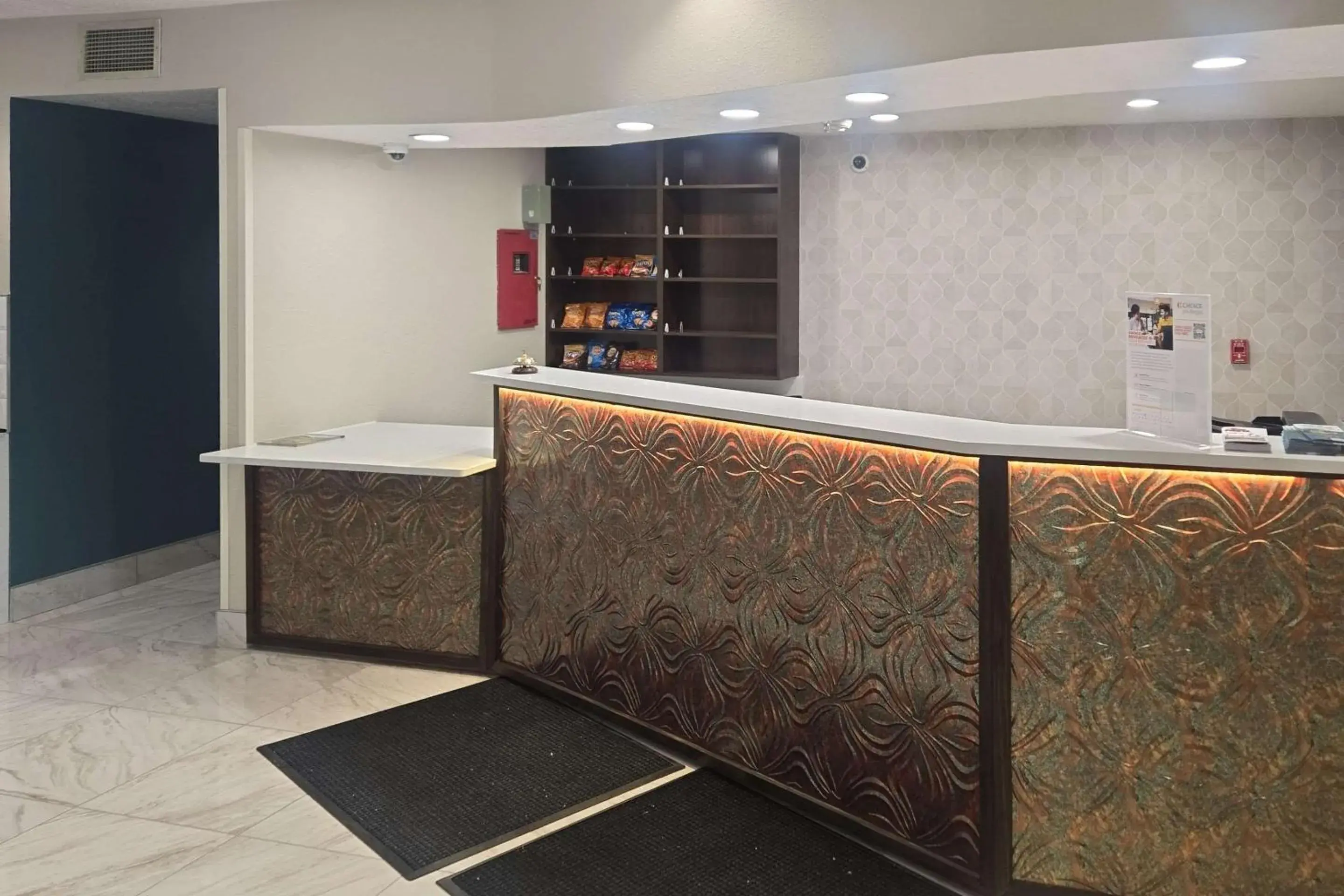 Lobby or reception in Super 8 by Wyndham Albuquerque Airport Lobby or reception in Super 8 by Wyndham Albuquerque Airport