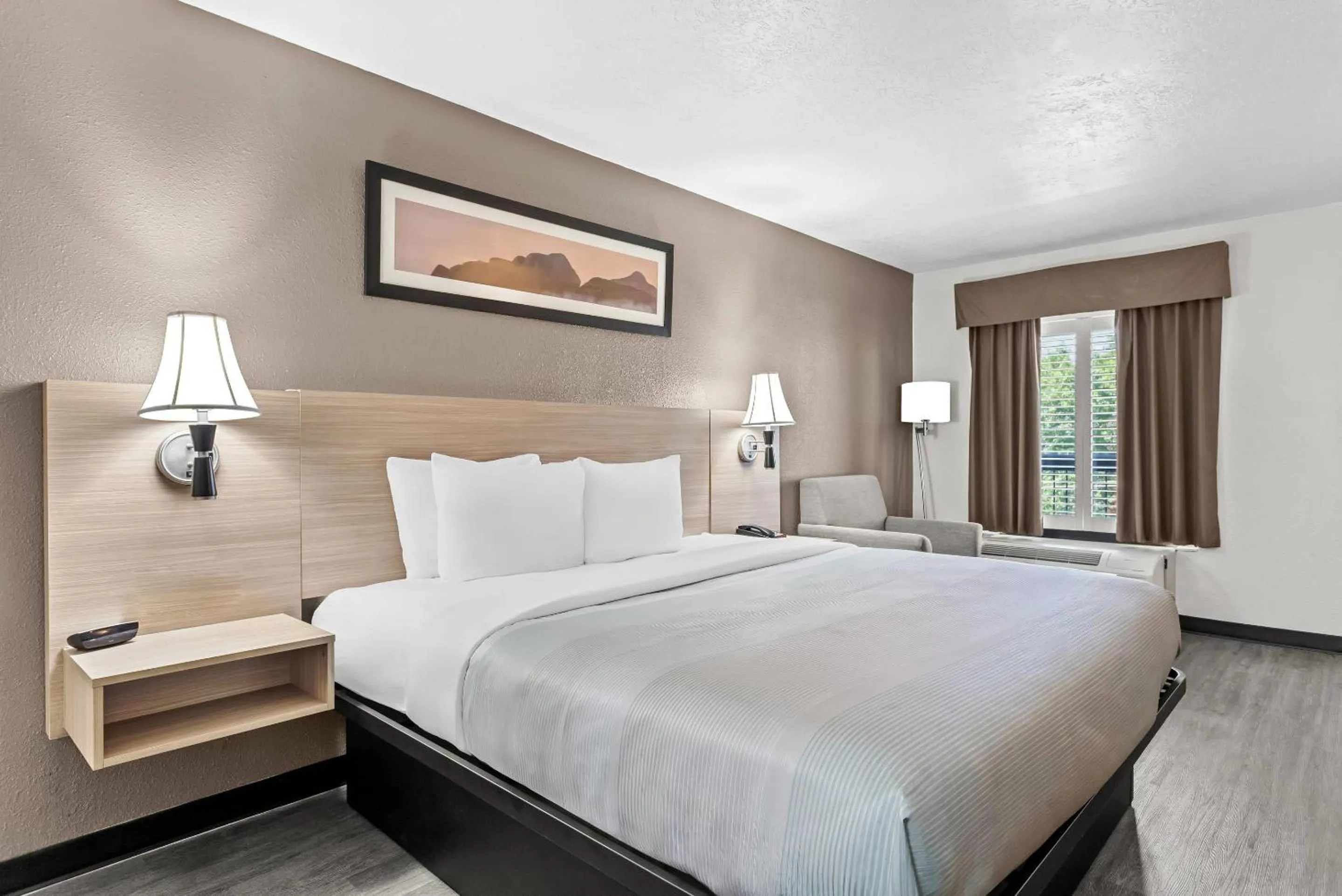 Bedroom, Bed in Quality Inn & Suites Sunport Airport Albuquerque