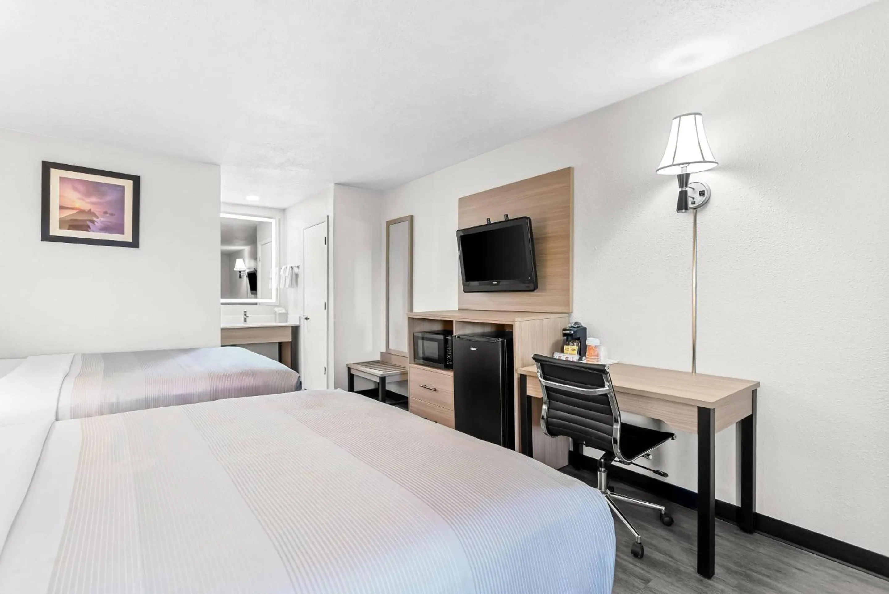 Bedroom, Bed in Quality Inn & Suites Sunport Airport Albuquerque