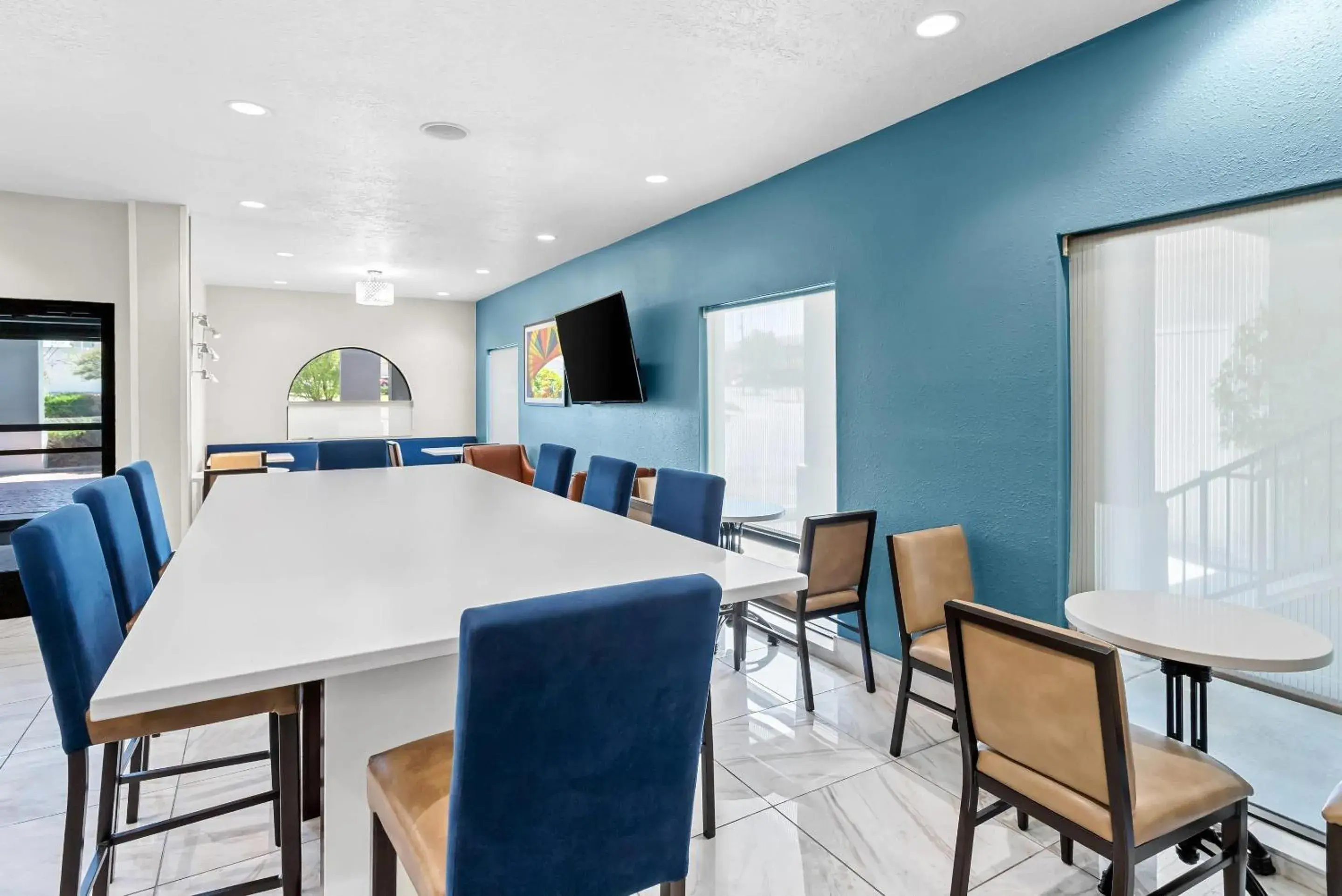 Breakfast in Quality Inn & Suites Albuquerque South Valley Area Breakfast in Quality Inn & Suites Albuquerque South Valley Area