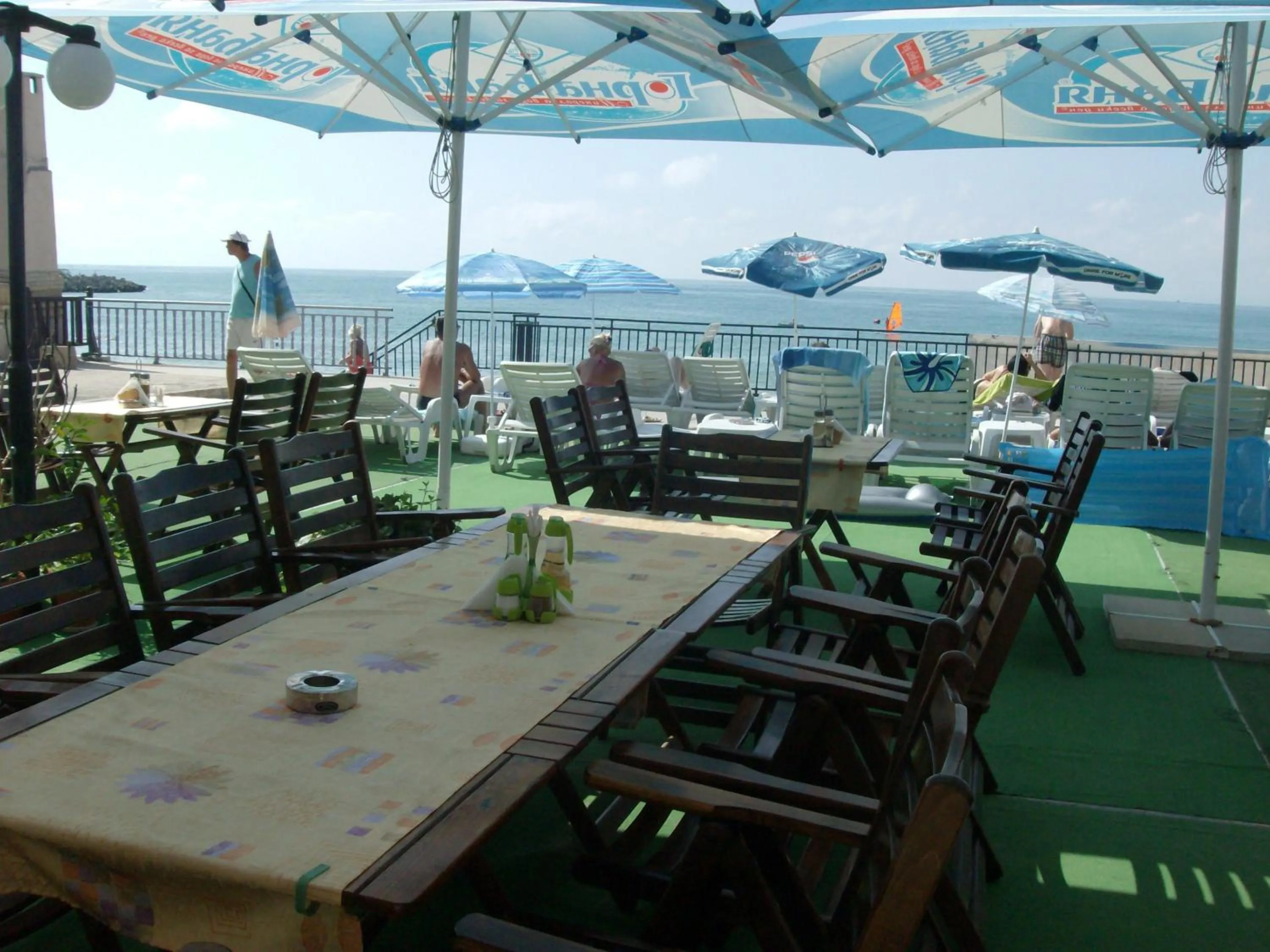 Restaurant/places to eat in Hotel Evridika