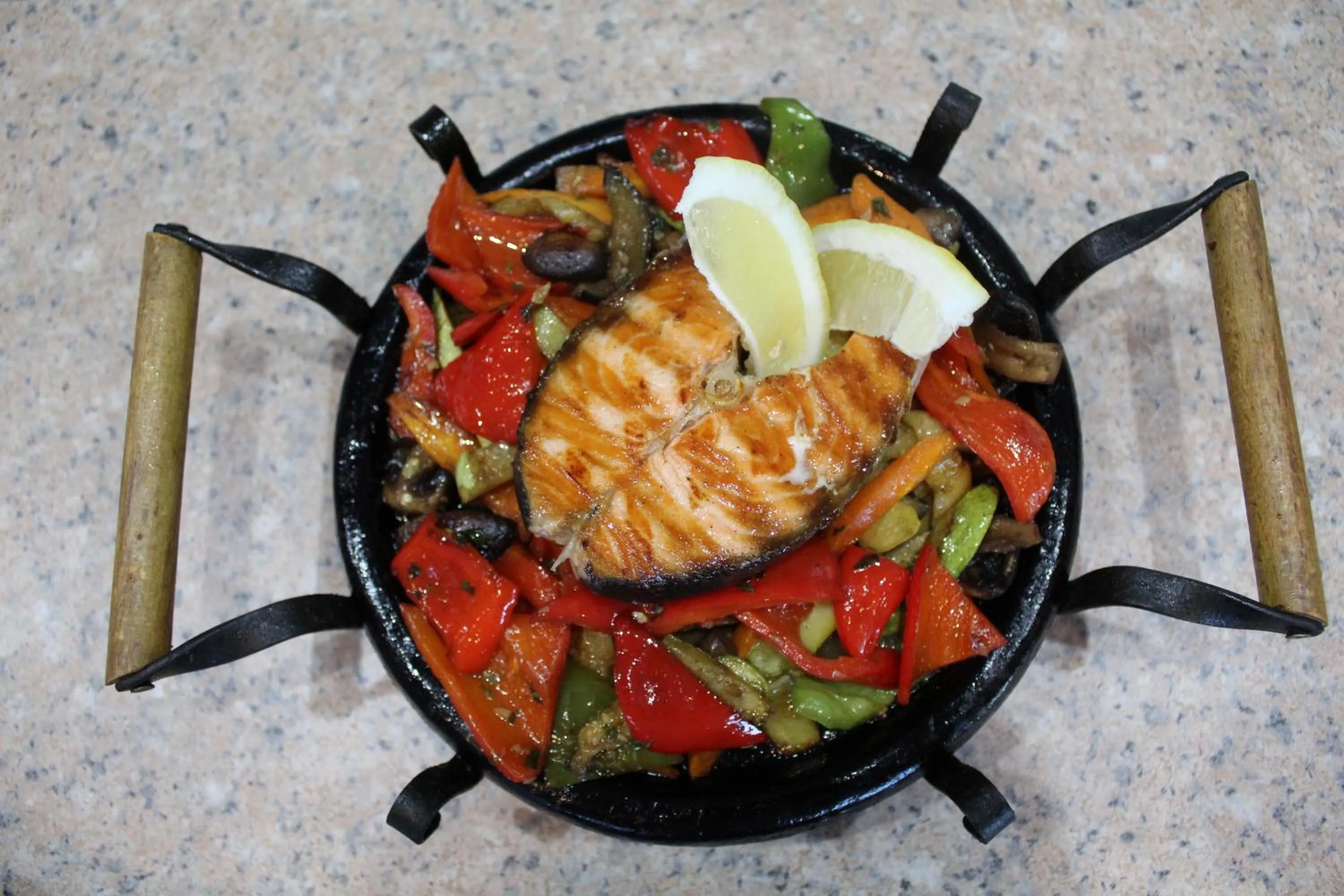 Restaurant/places to eat in Hotel Evridika