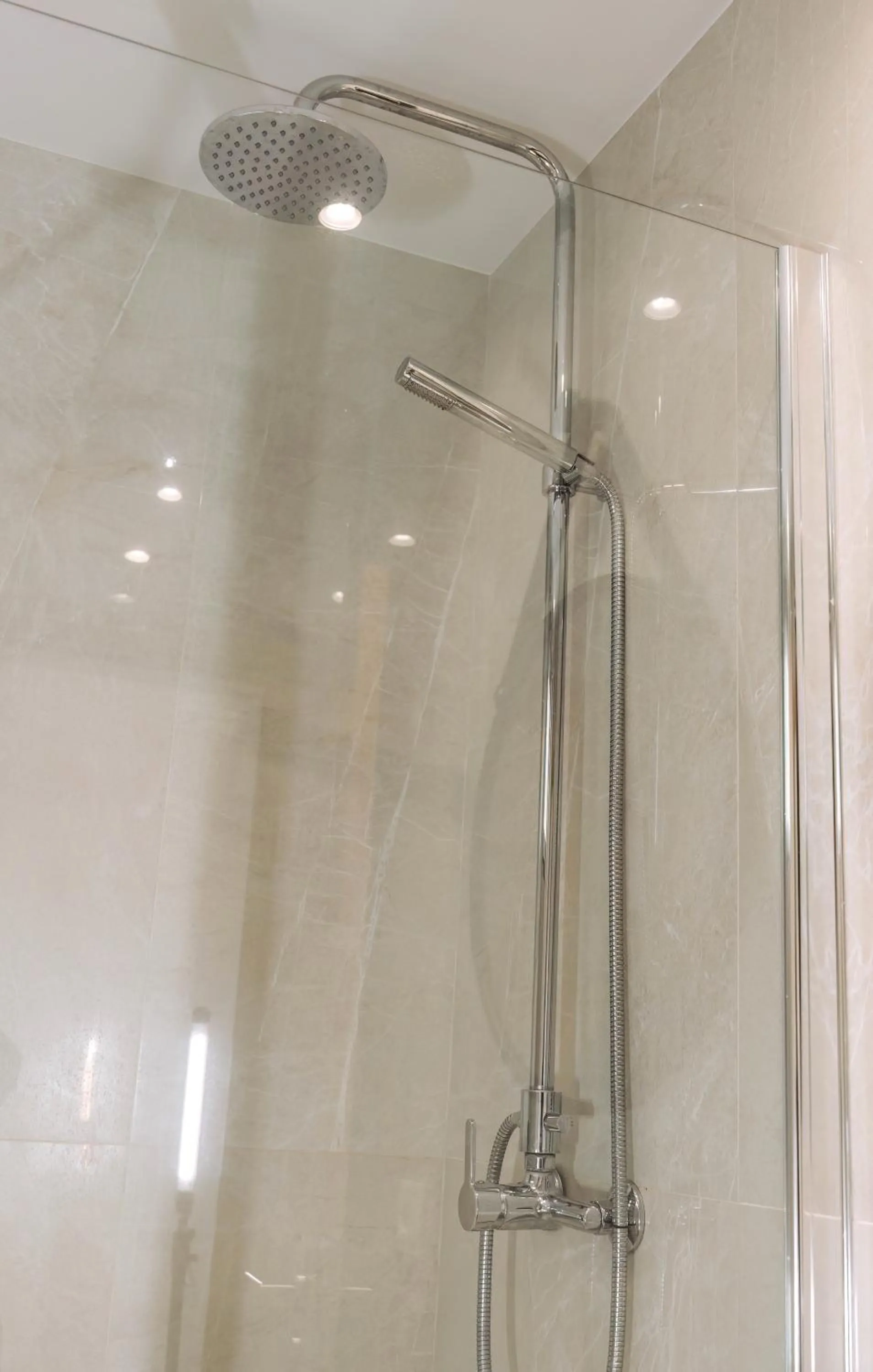 Shower in Alma Invicta Alegria