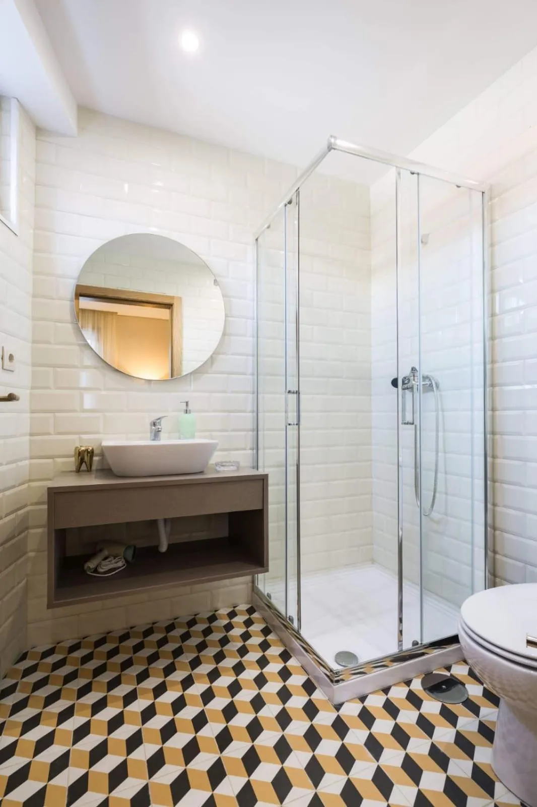Shower in Alma Invicta Alegria