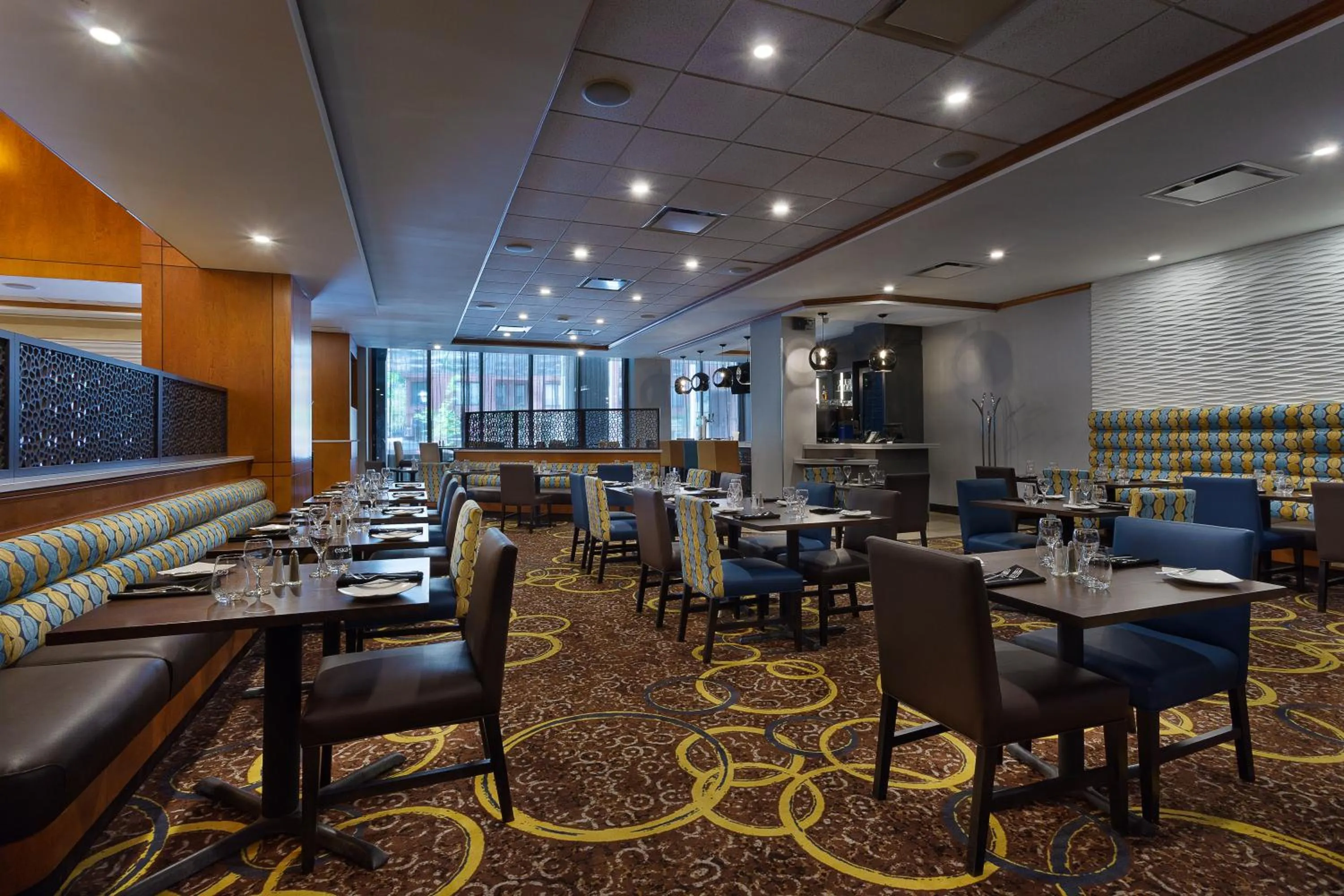 Restaurant/places to eat in Hilton Garden Inn Montreal Centre-Ville