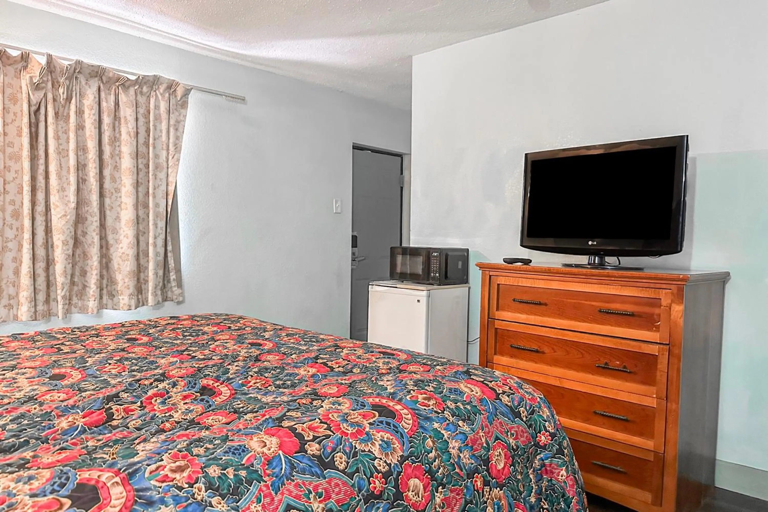 Bedroom, Bed in OYO Hotel Jonesboro Near Atlanta Airport