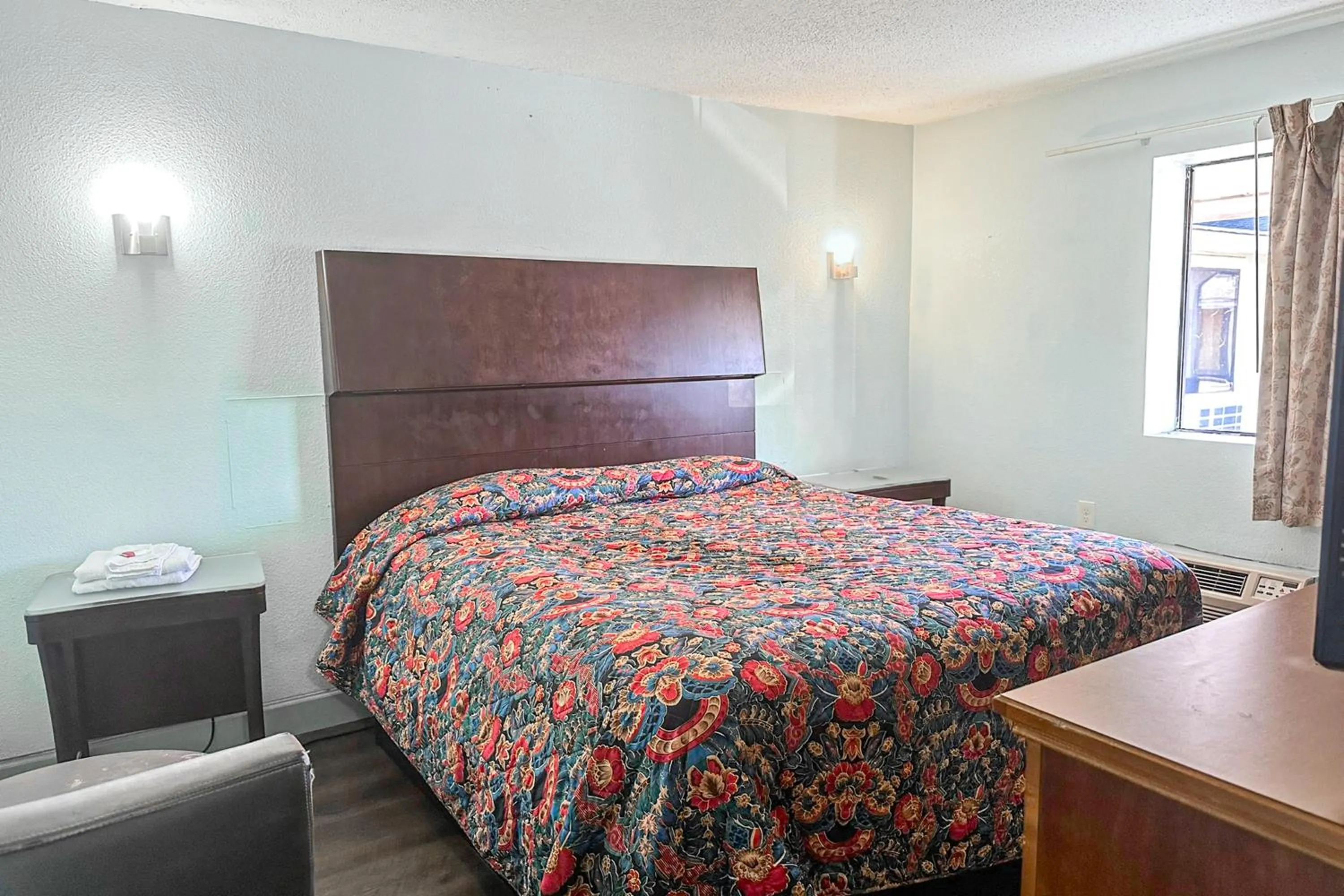 Bedroom, Bed in OYO Hotel Jonesboro Near Atlanta Airport