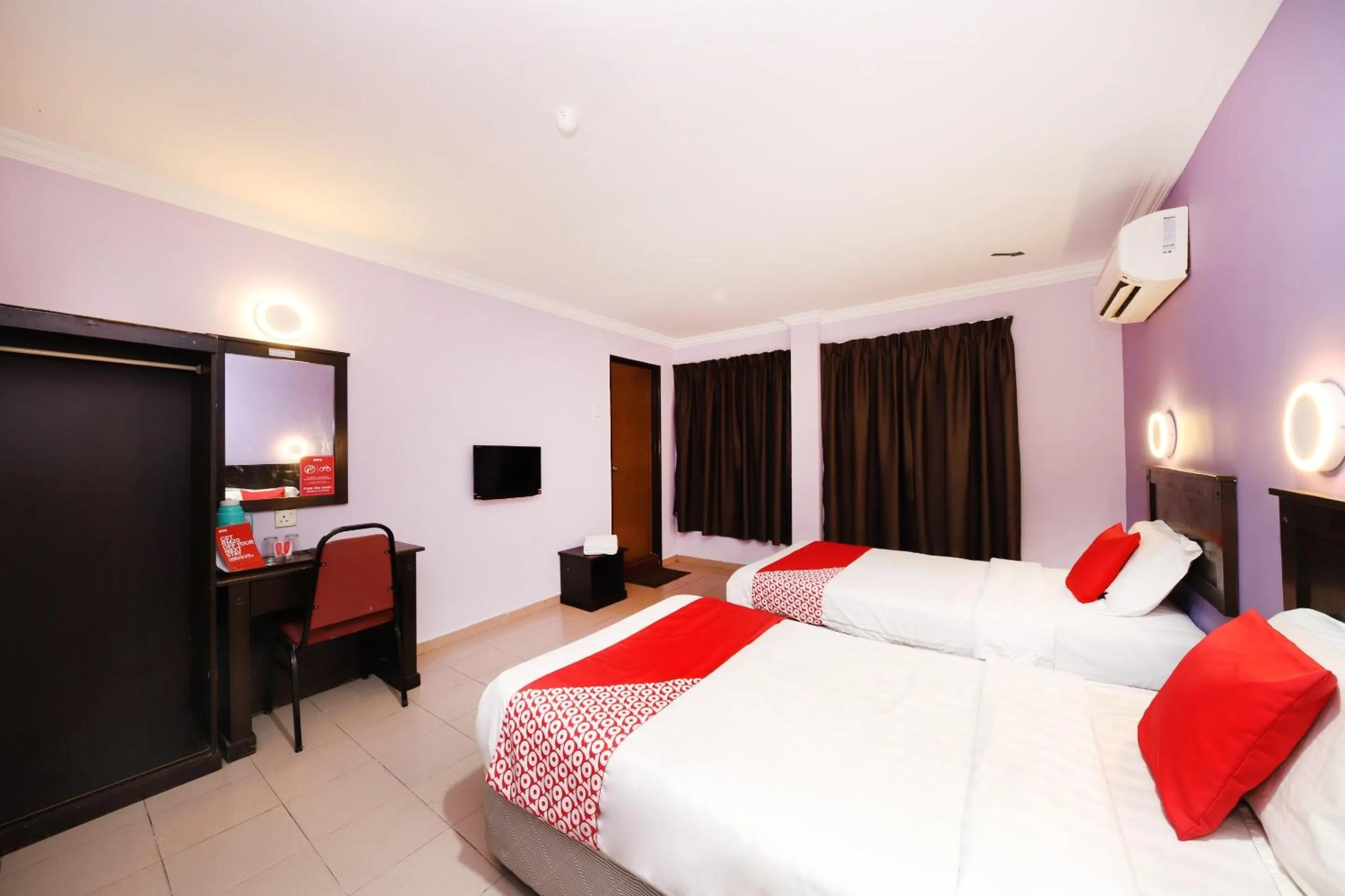 Bedroom, Bed in Super OYO 473 Comfort Hotel 2