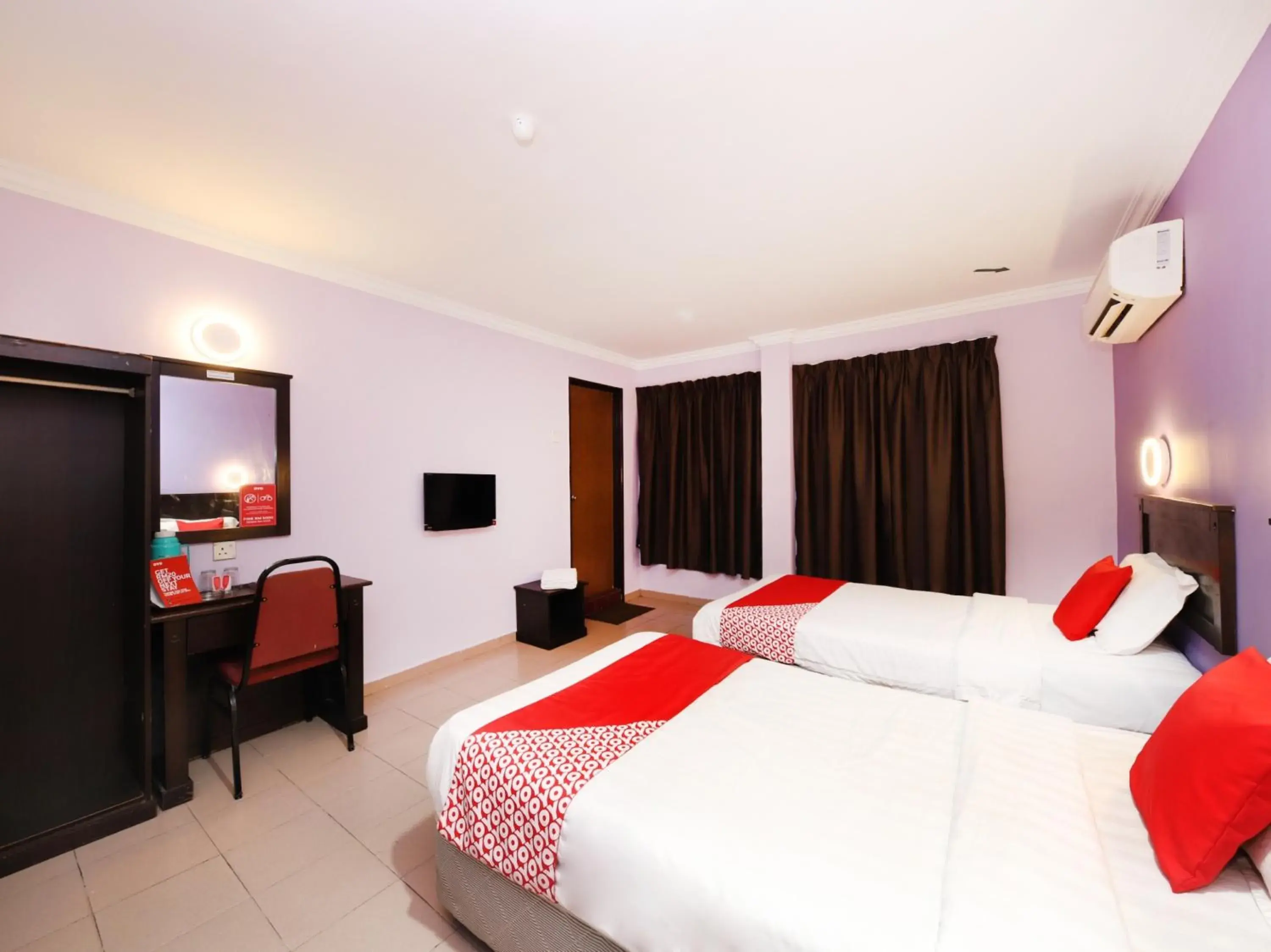 Bedroom in Super OYO 473 Comfort Hotel 2