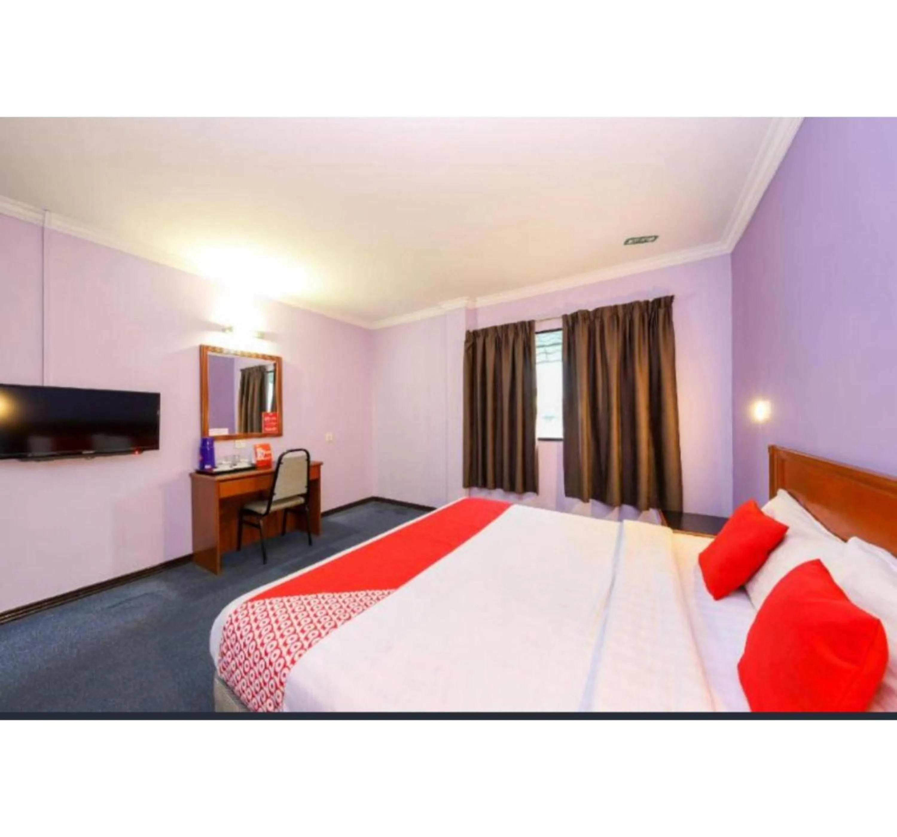 Bedroom, Bed in Super OYO 473 Comfort Hotel 2