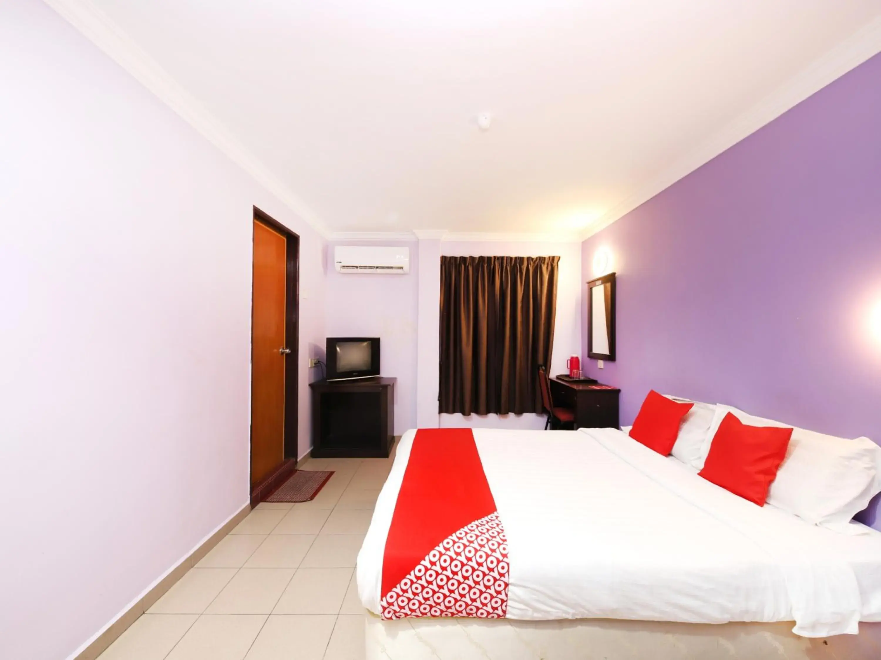 Bedroom, Bed in Super OYO 473 Comfort Hotel 2