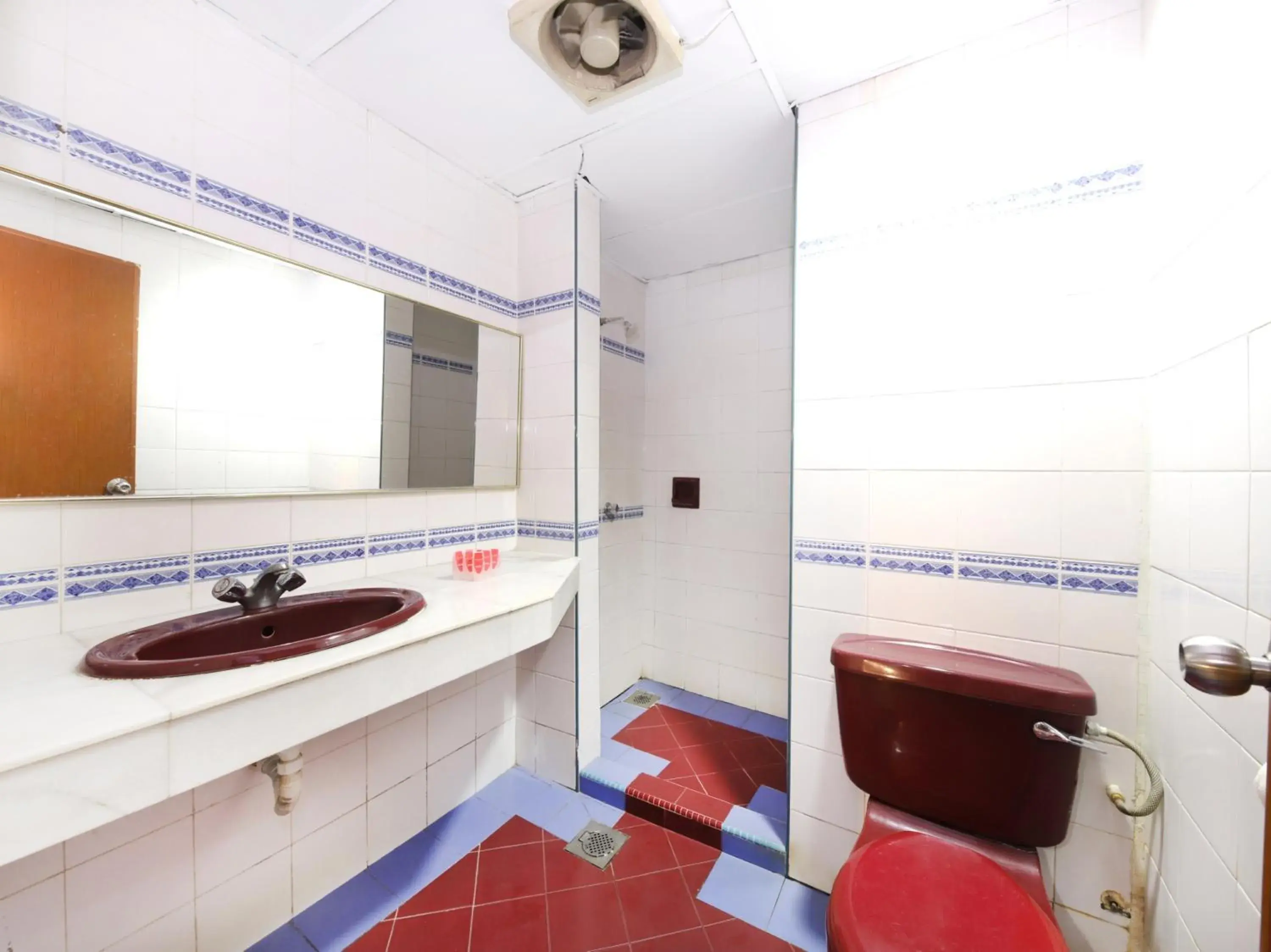 Bathroom in Super OYO 473 Comfort Hotel 2