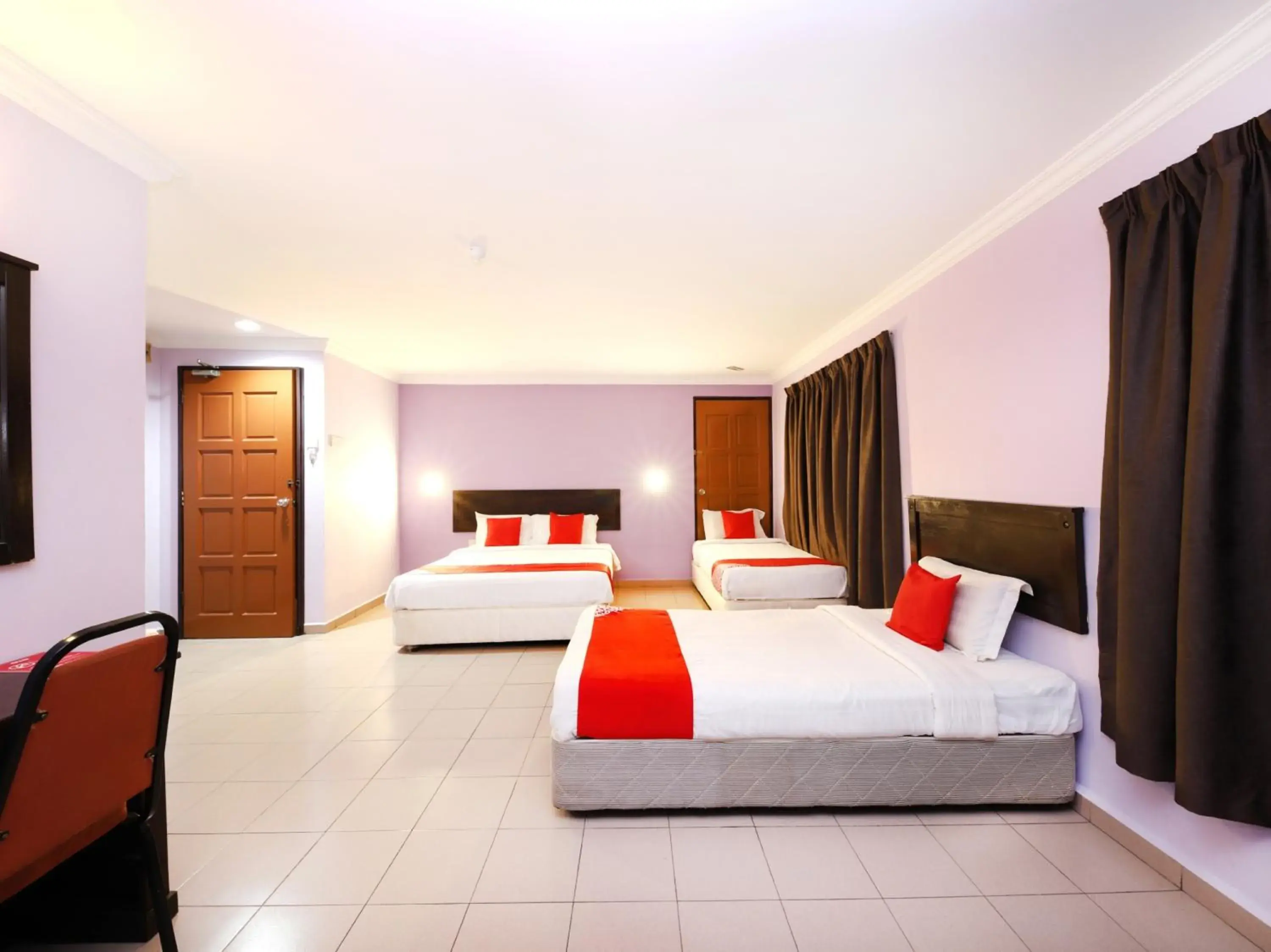 Bedroom, Bed in Super OYO 473 Comfort Hotel 2