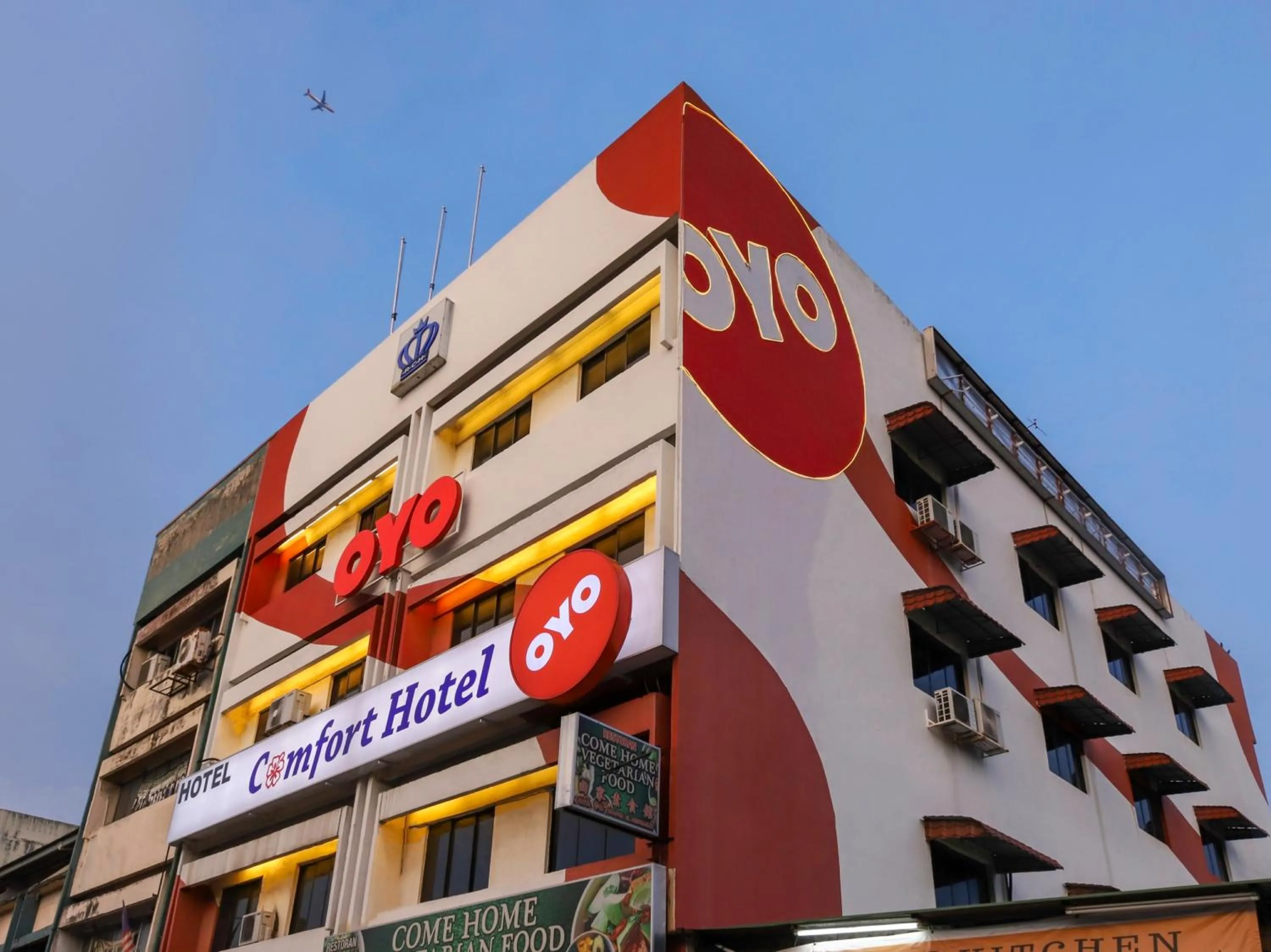 Facade/entrance, Property Building in OYO 472 Comfort Hotel 1