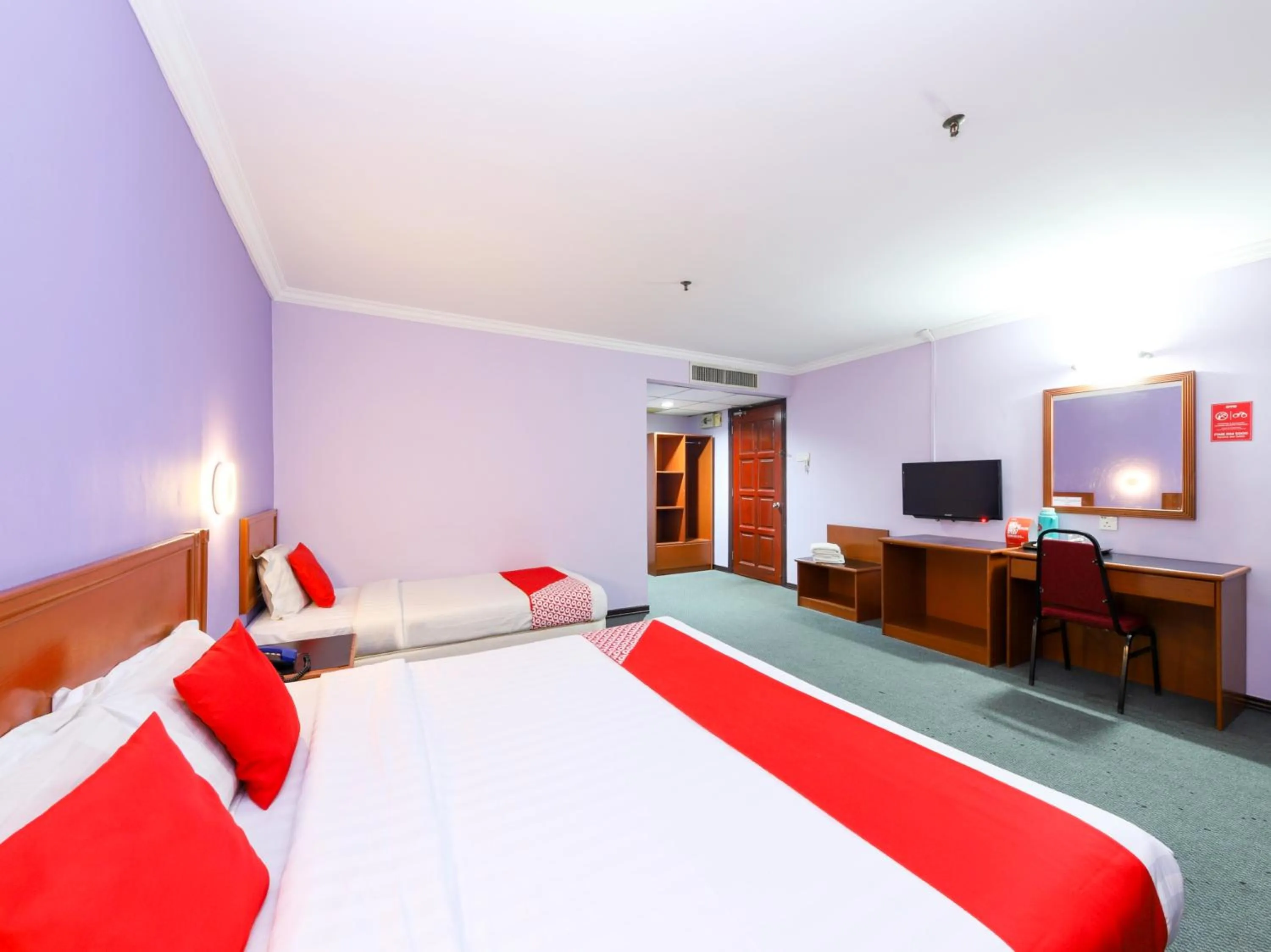 Bedroom in OYO 472 Comfort Hotel 1