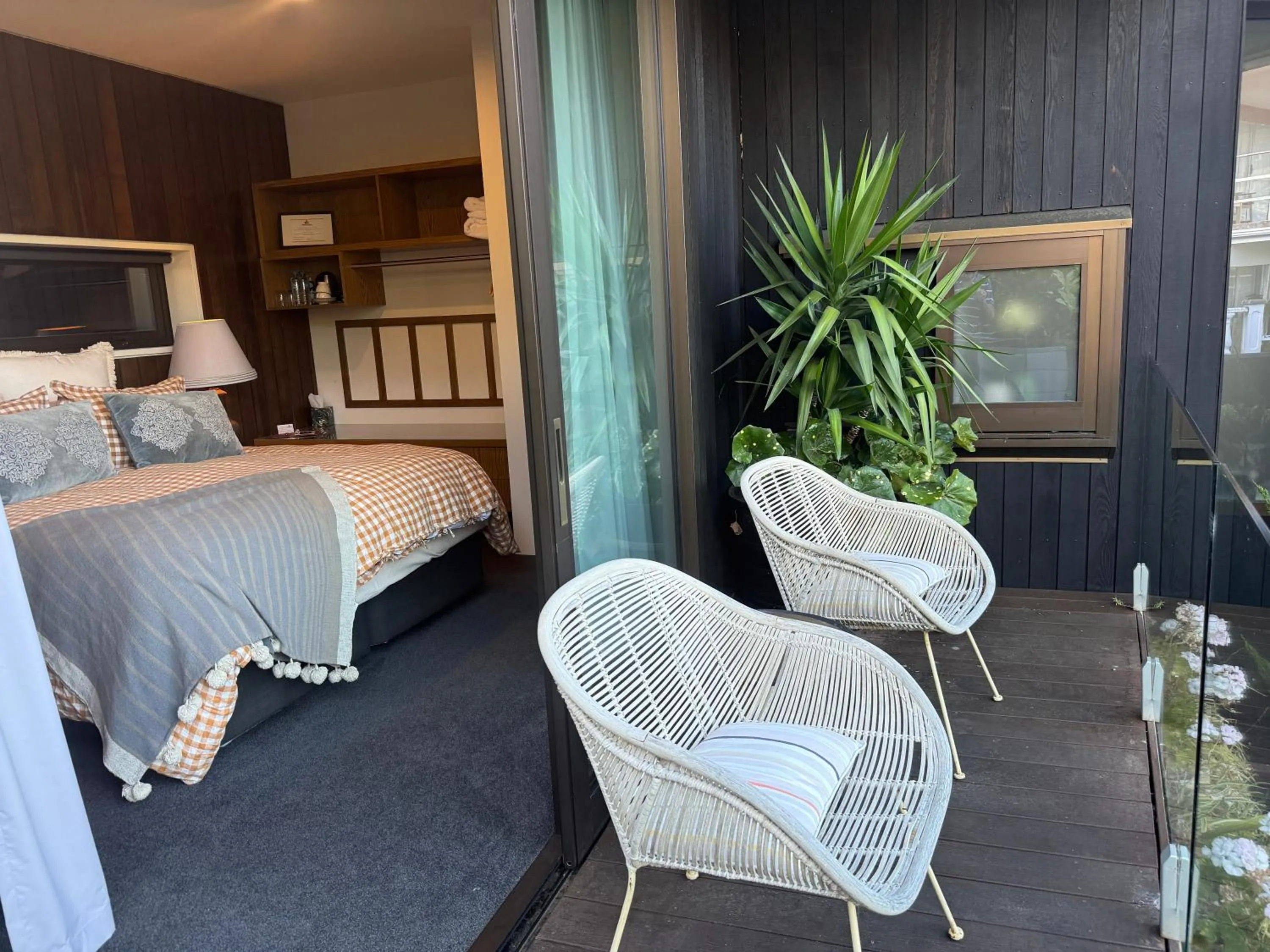 Bedroom, Bed in Newton Heights