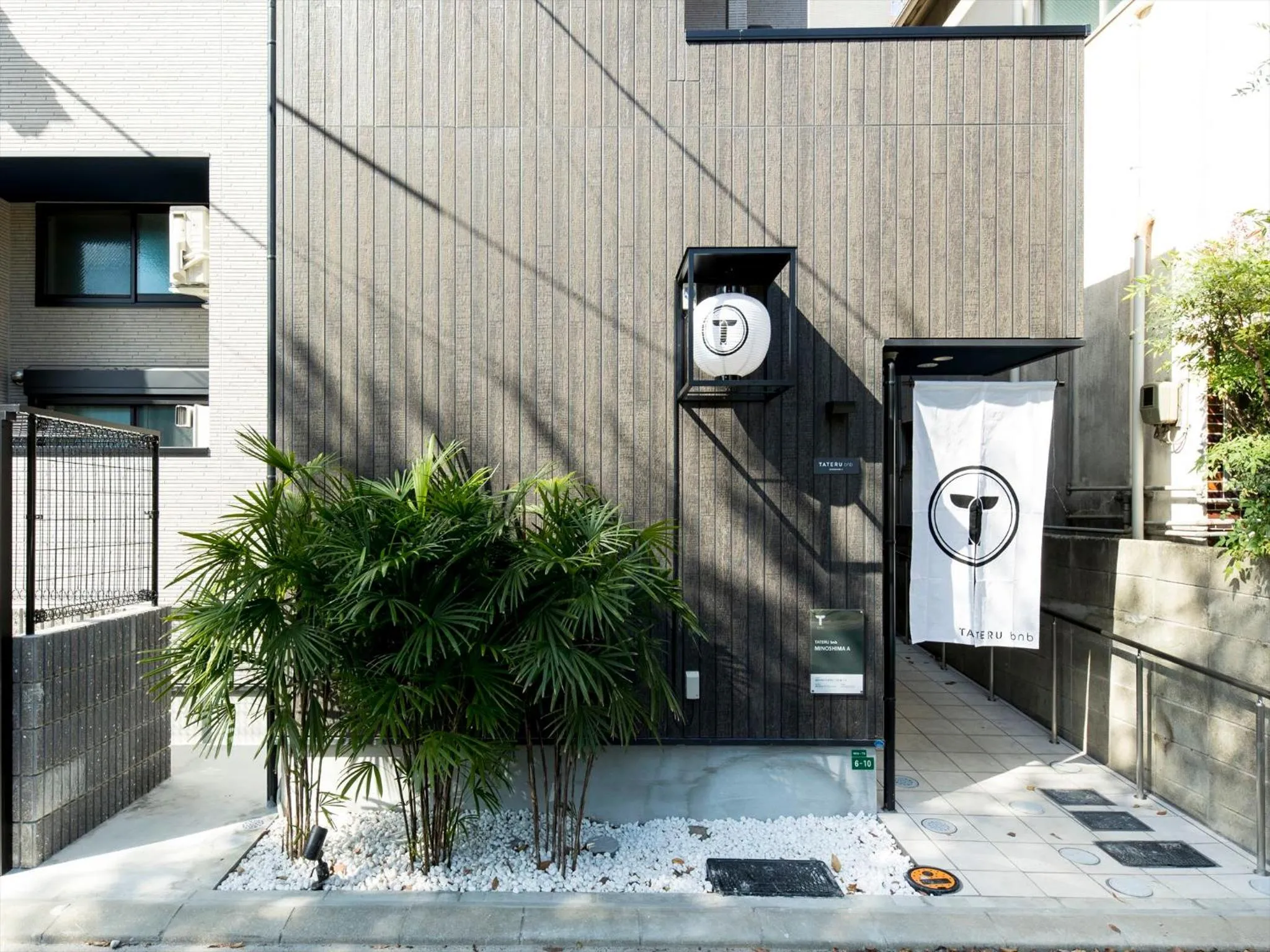Facade/entrance in TRIP POD MINOSHIMA A