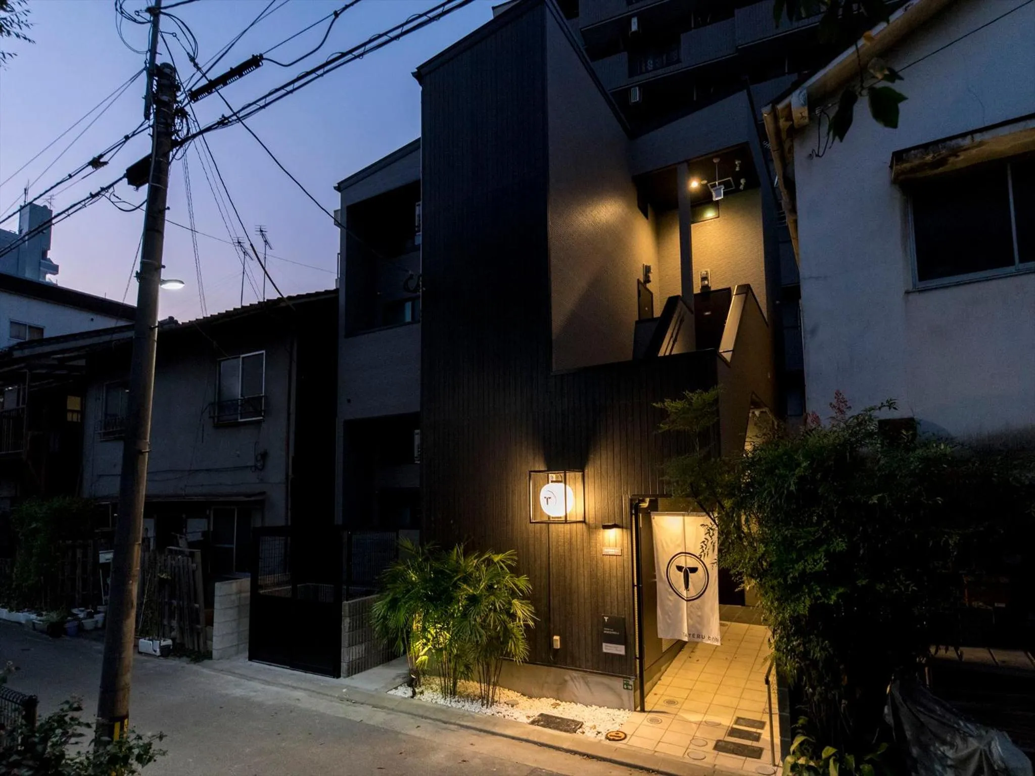 Facade/entrance in TRIP POD MINOSHIMA A