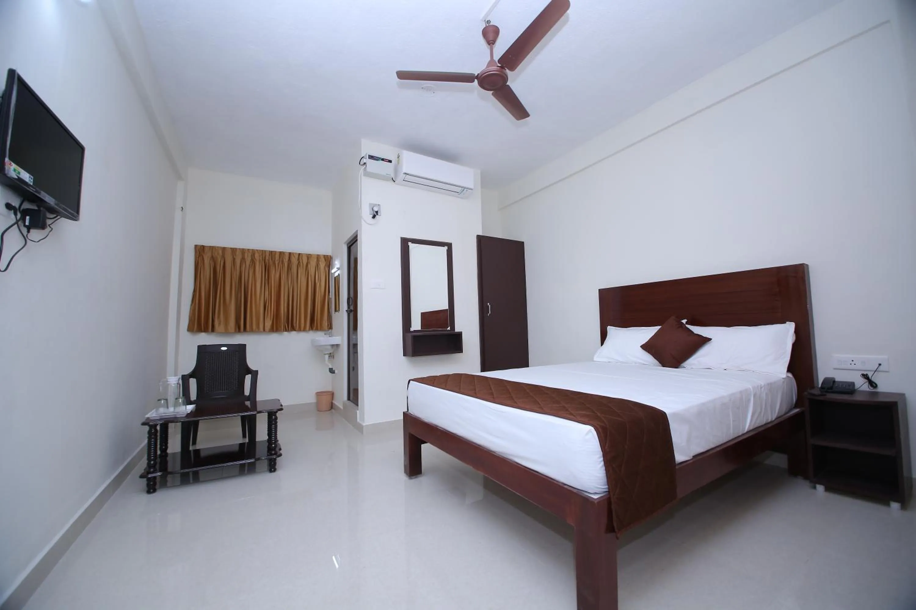 Photo of the whole room in Rani Residency