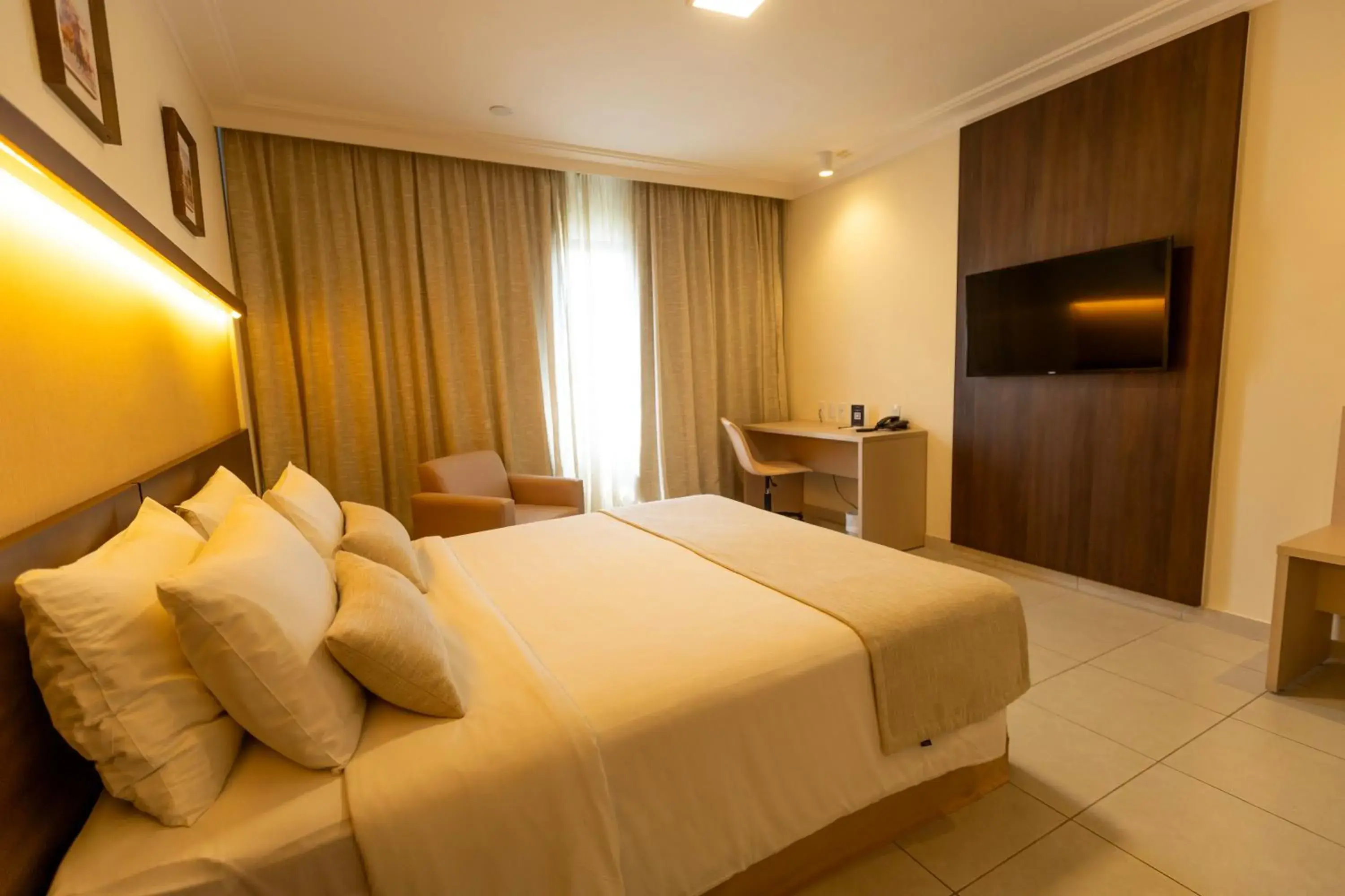 Bed in Del Mar Hotel Bed in Del Mar Hotel