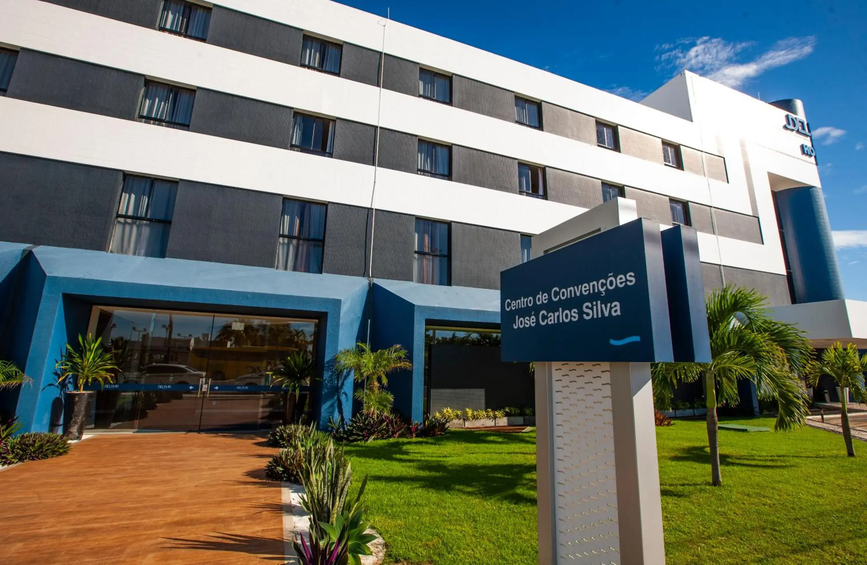 Property building in Del Mar Hotel Property building in Del Mar Hotel