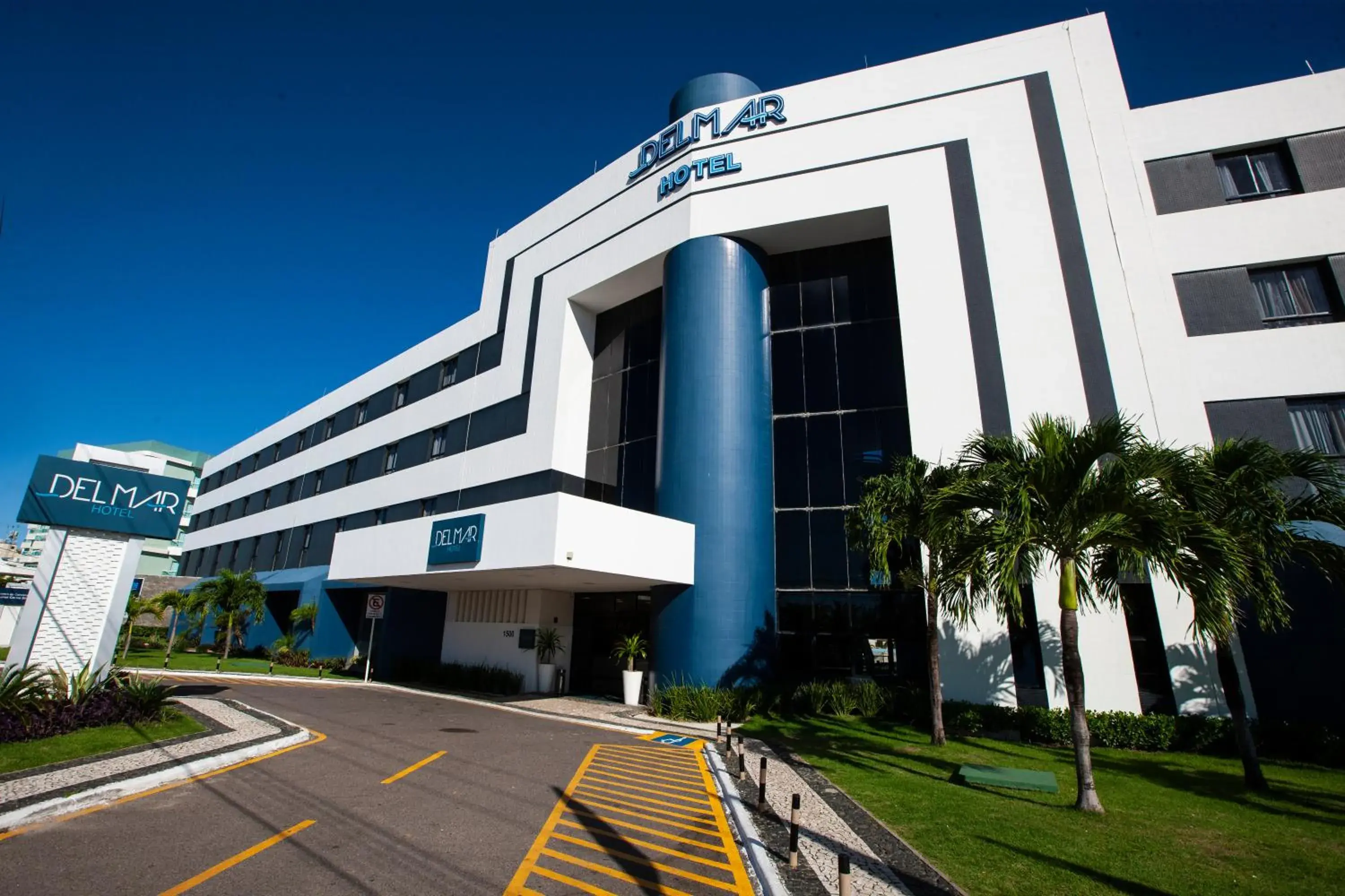 Property building in Del Mar Hotel Property building in Del Mar Hotel